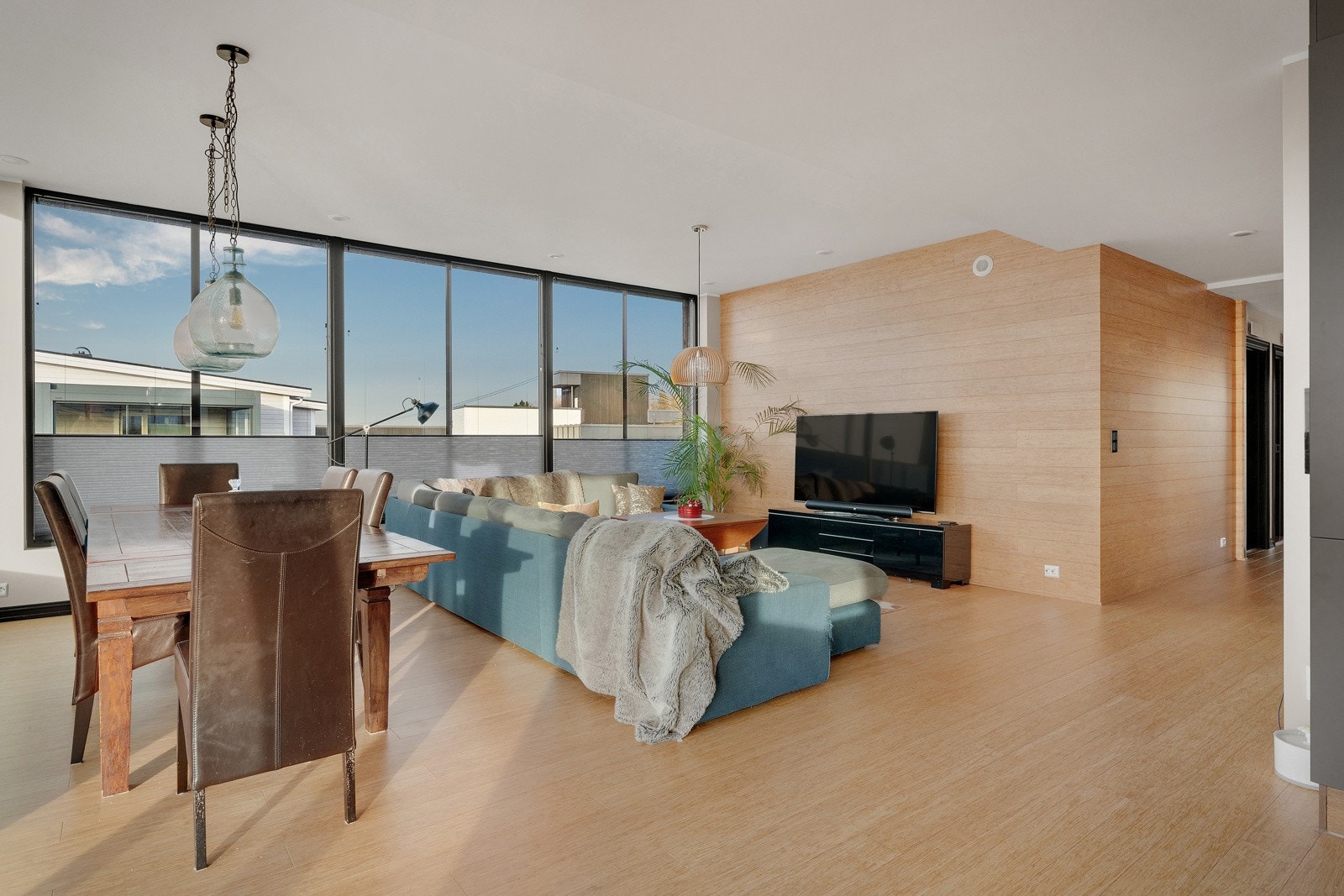 Godkorken med tv Galleribilde