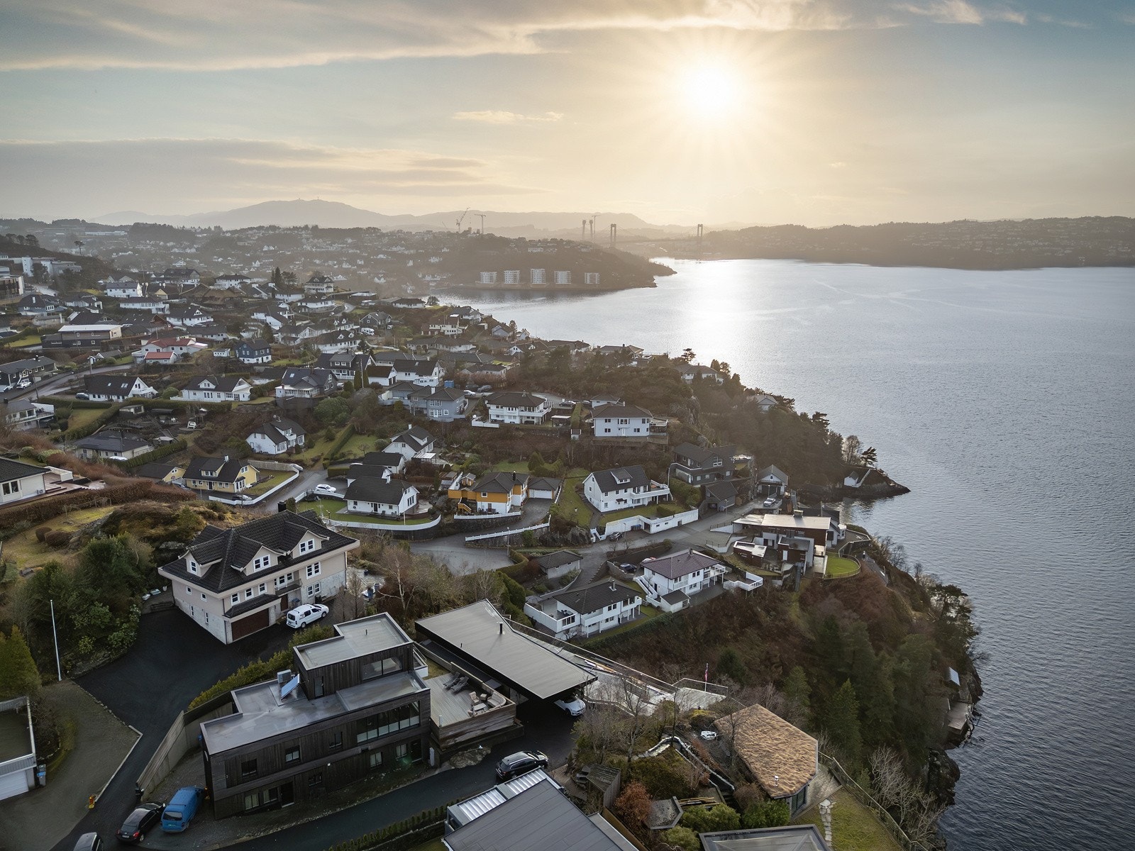 Dronen flyr fra nordøst mot sørvest Galleribilde