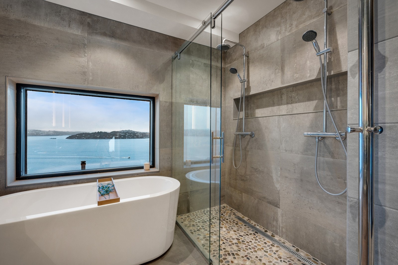 Ny Byfjorden fra fritsående badekar. Galleribilde