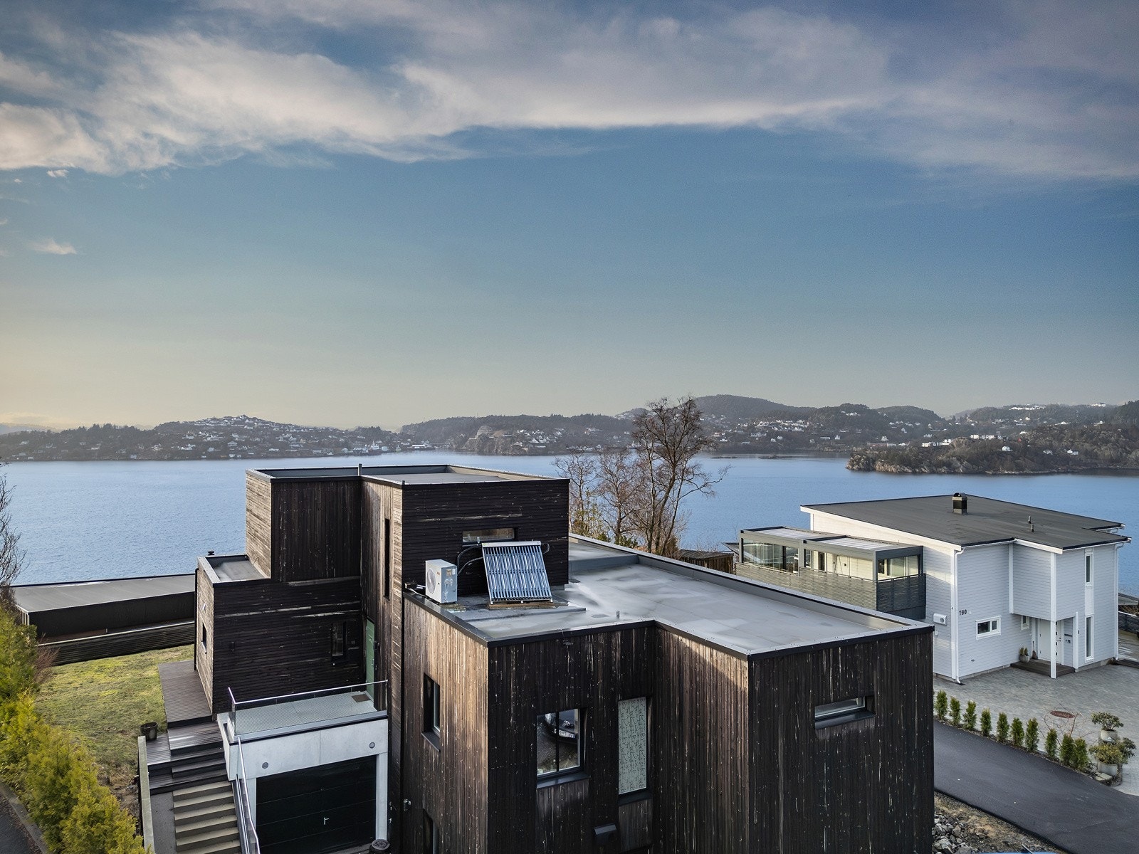 Her er det bare til å rige seg til i solen og nyte utsikten Galleribilde