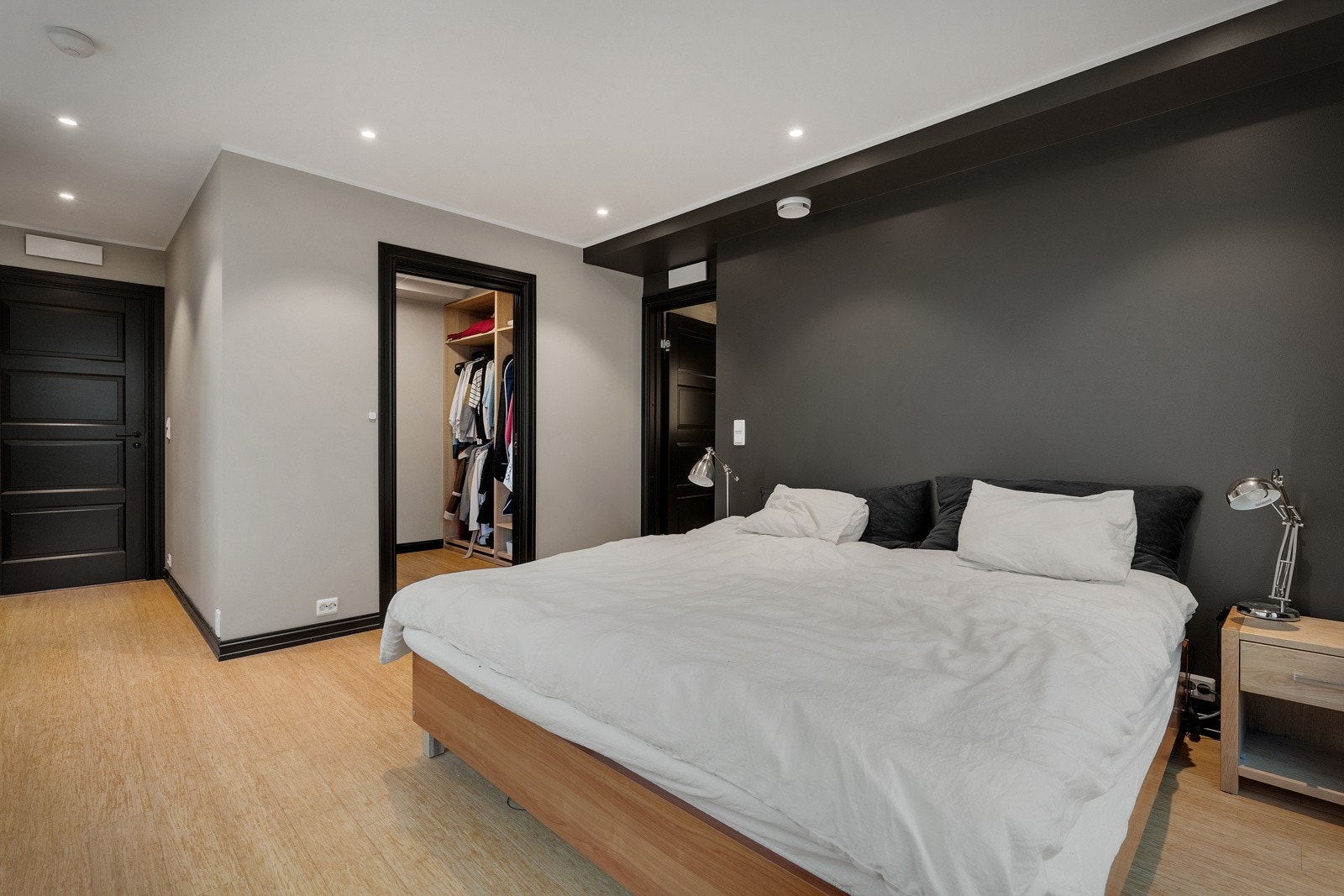 Walk-in-closet Galleribilde