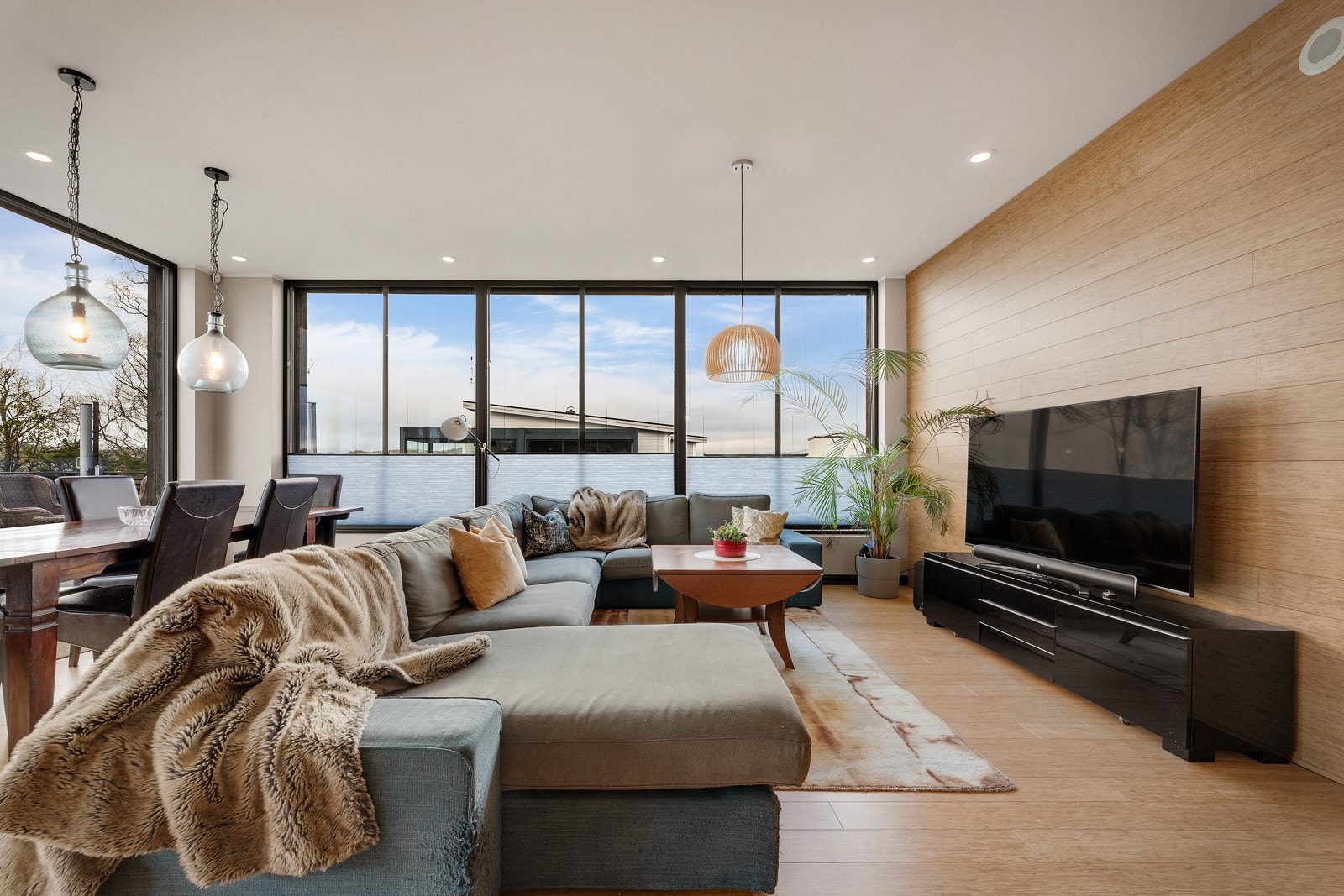 Sett fra kjøkken og inn i stuen Galleribilde