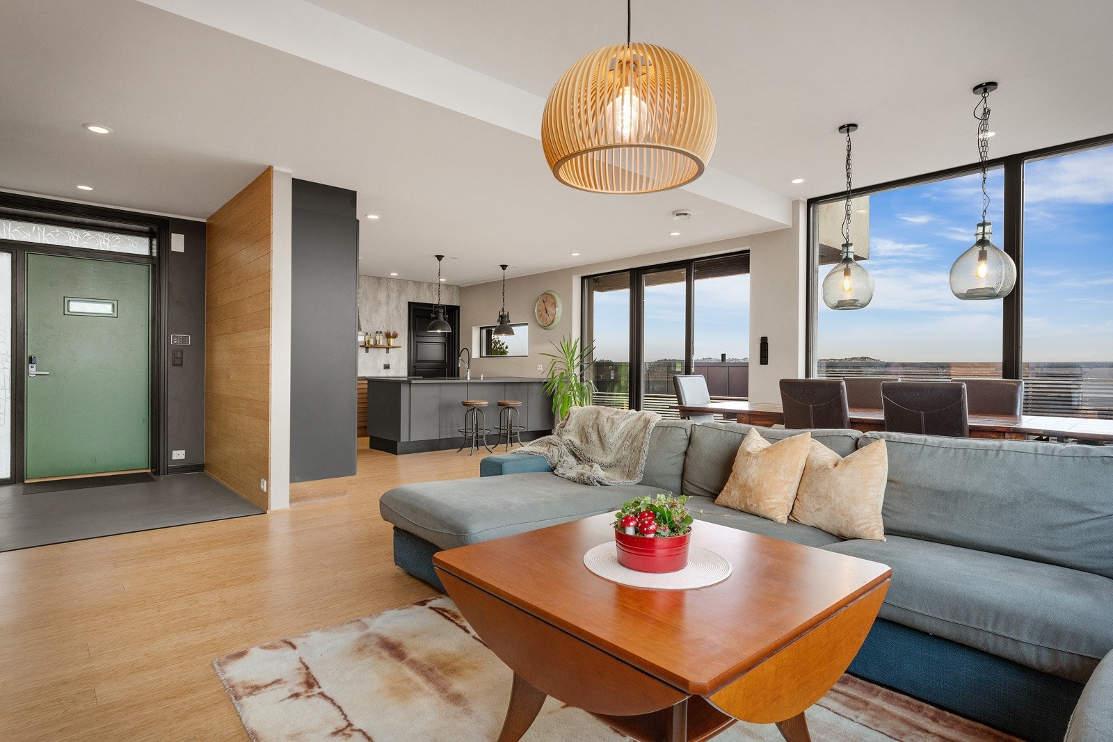 Stue mot kjøkken Galleribilde