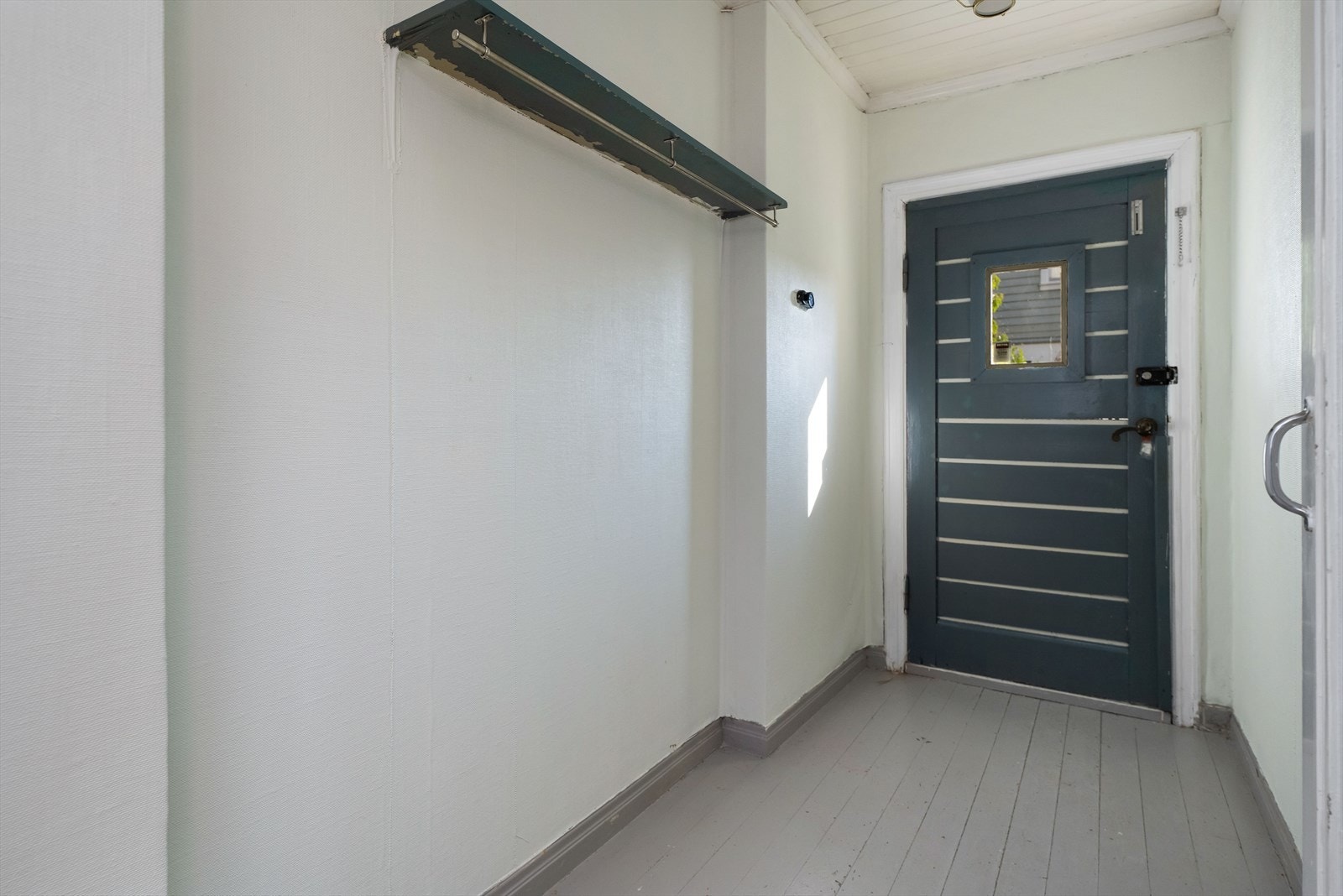 Leiligheten i 1.etasje har egen inngang. Galleribilde