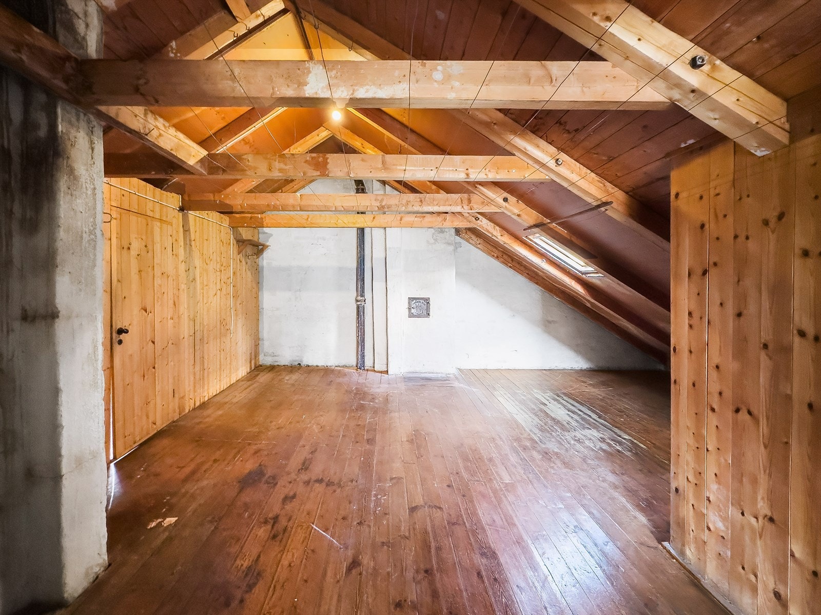 Stort tørkeloft med 3 boder. Galleribilde