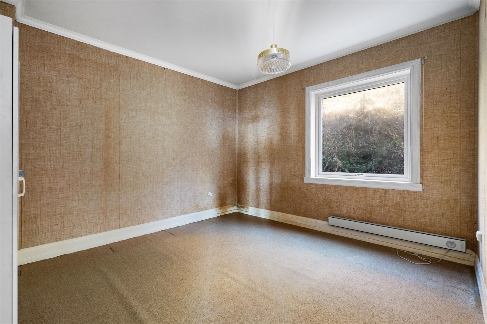 Hovedsoverommet er av god størrelse med god plass seng, nattbord og eventuelt arbeidsbord. Galleribilde