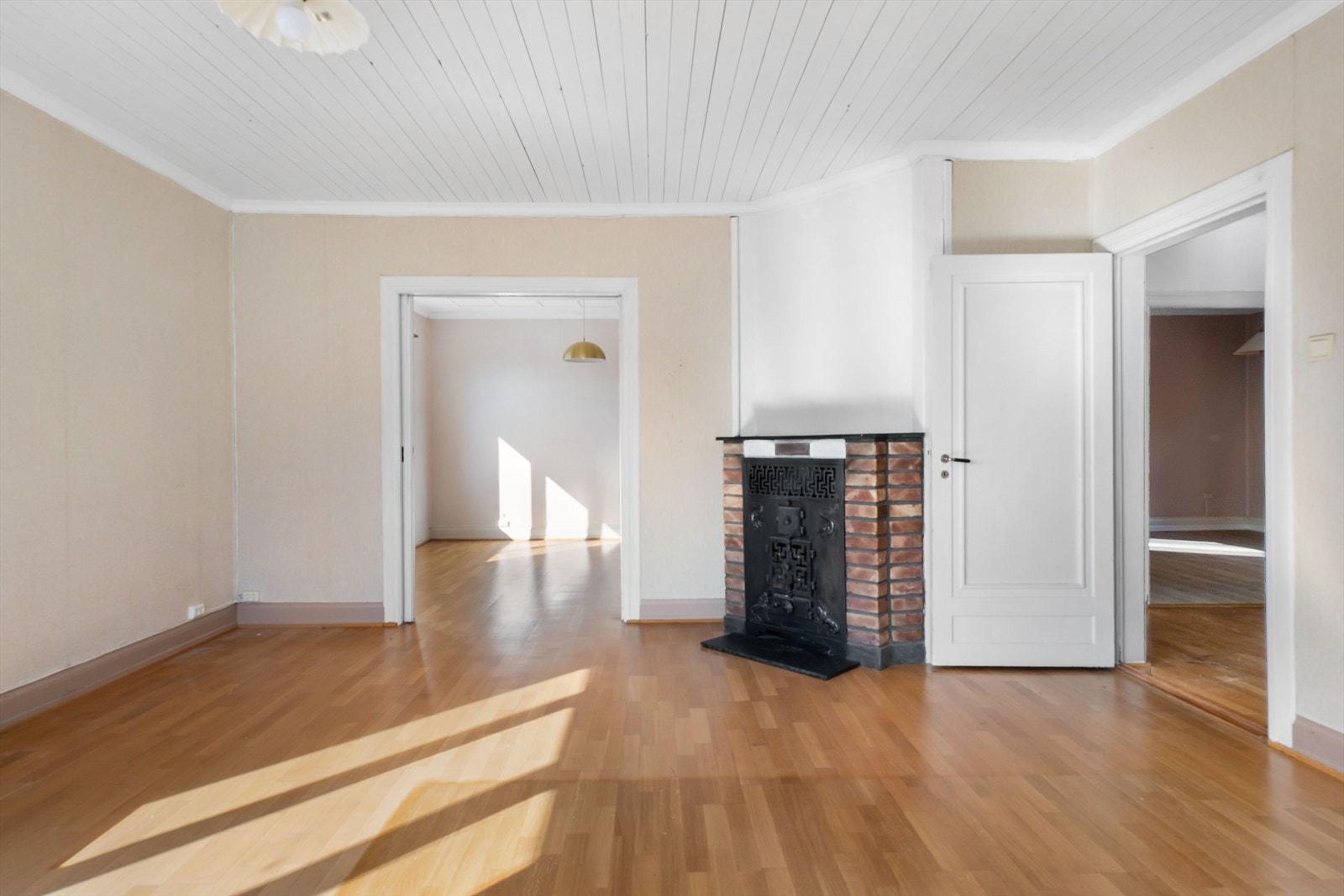 Det er god plass til flere sittegrupper i ulike soner. Galleribilde