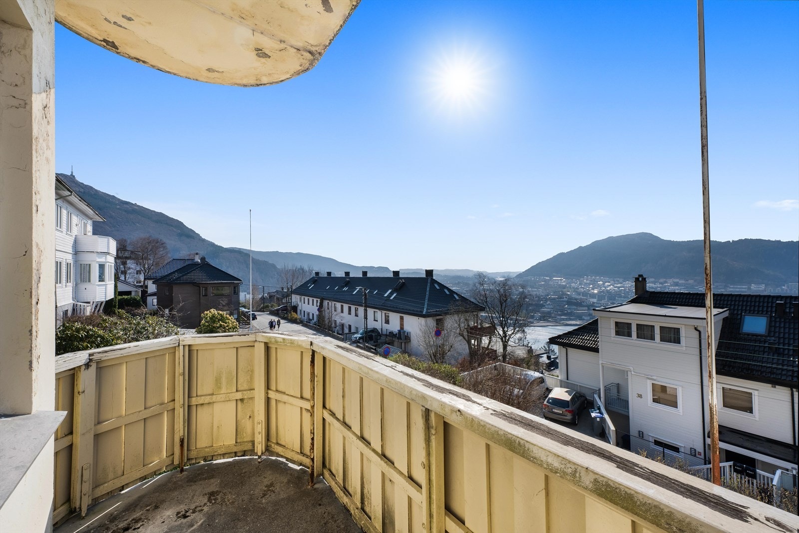 Flott utsikt mot Bergensdalen, Ulriken, Løvstakken, deler av Store Lungegaardsvannet, og Byfjorden. Galleribilde