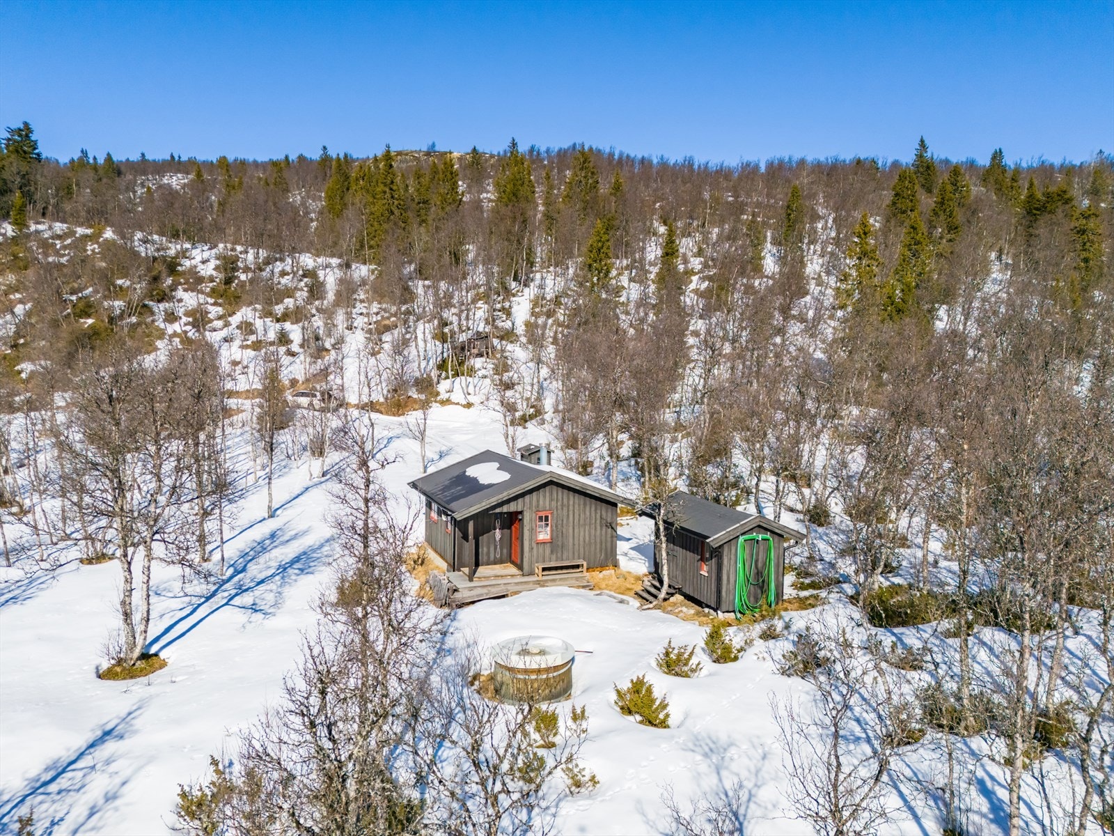 Velkommen til Torsbuvegen 30 - hytte med innlagt strøm og bilvei helt frem Galleribilde