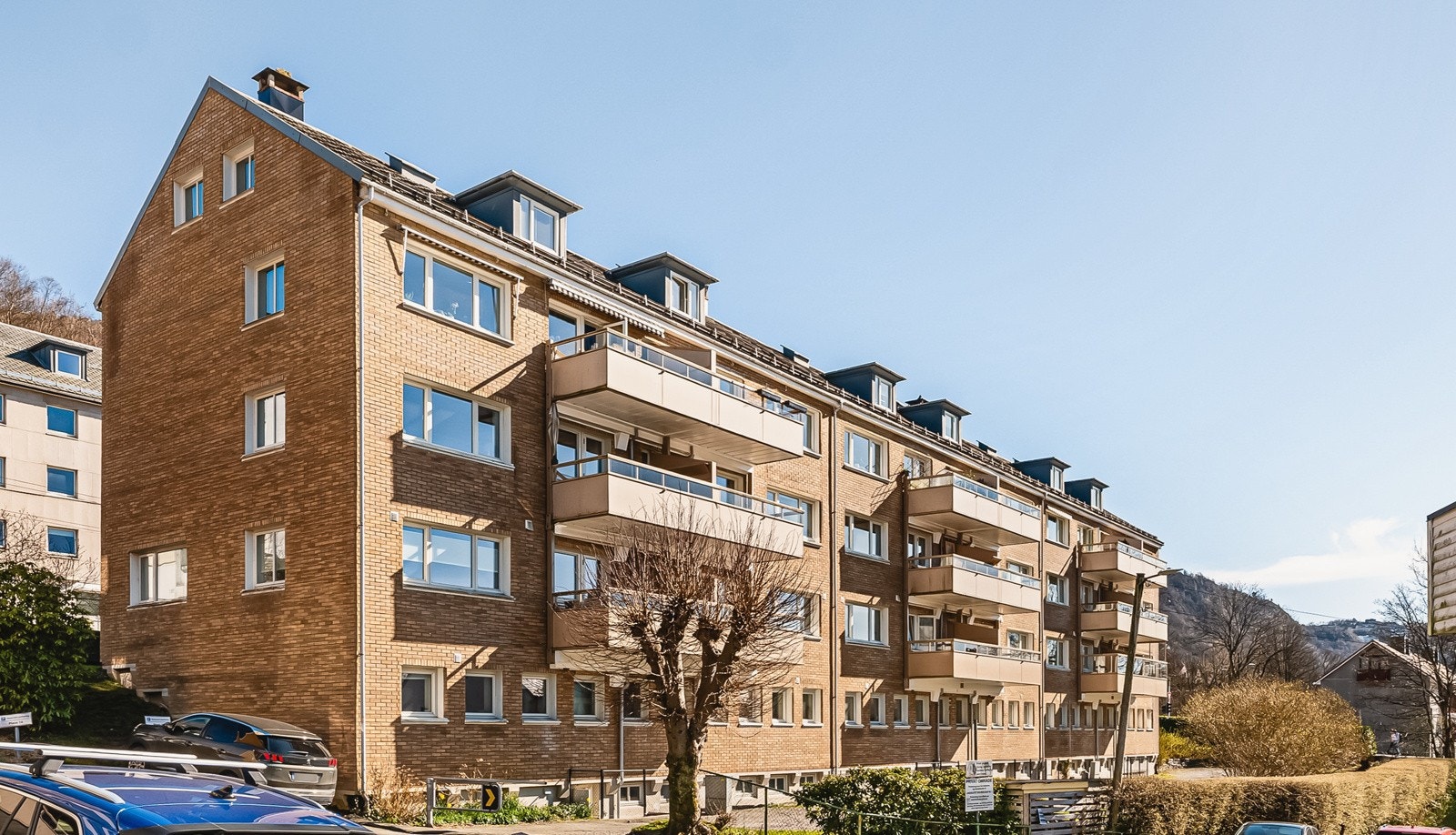 Leiligheten har en flott beliggenhet i byggets øverste etasje. Galleribilde