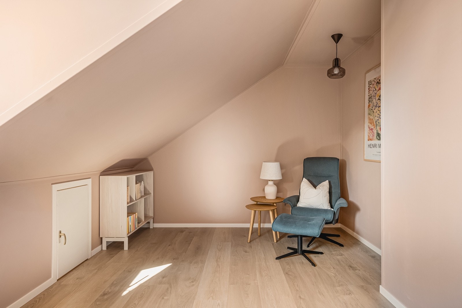 Leiligheten disponerer et stort loftsrom på 11 kvm. Galleribilde