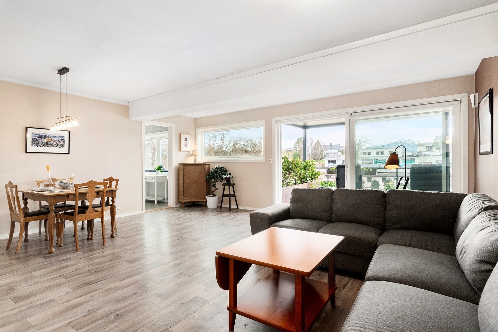 Ved renovering av fasade ble leiligheten utvidet, her med fasade mot syd. Galleribilde