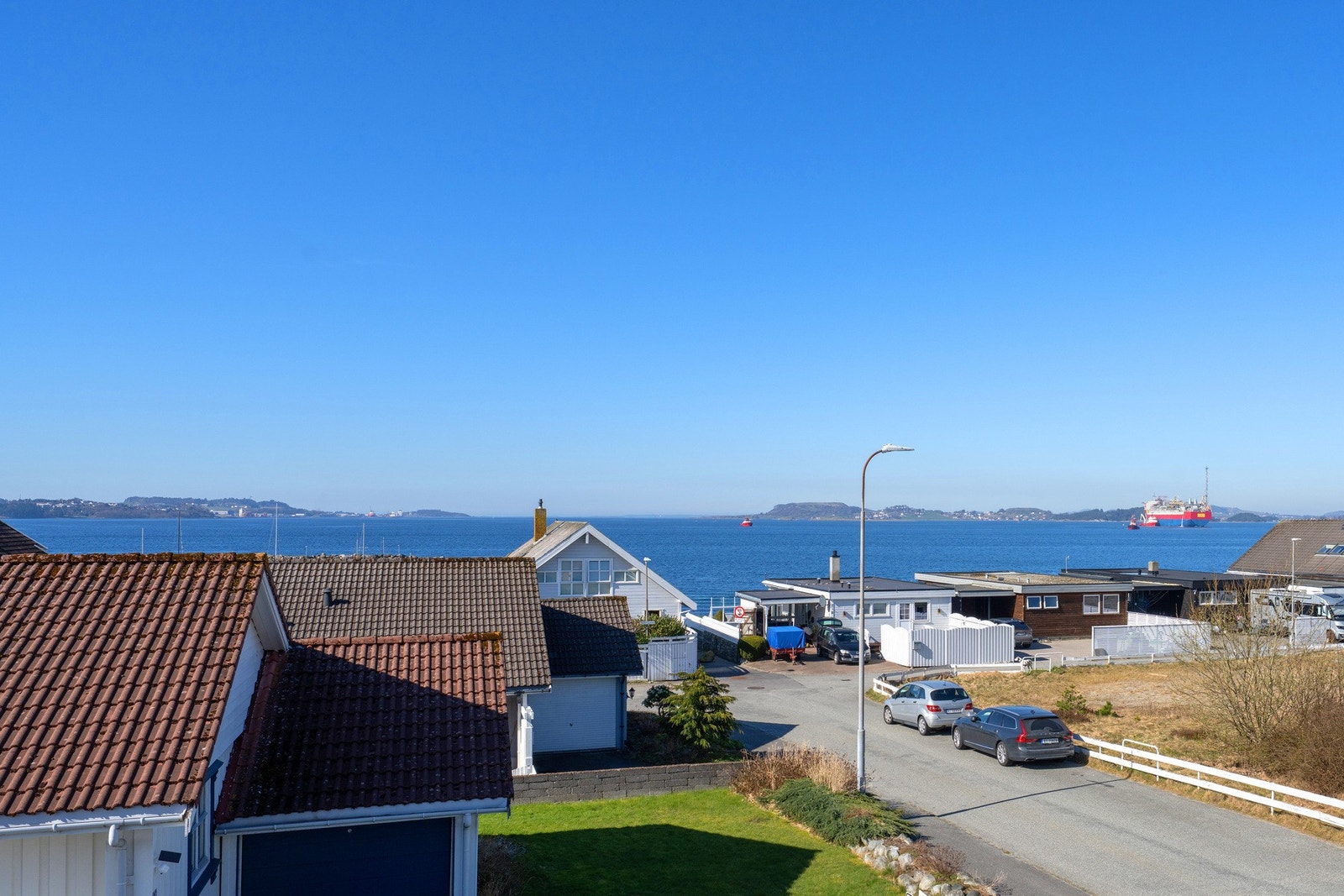 En fantastisk utsikt mot Breivika. Bolig har nær tilkomst til sjø og vakre turområder. Galleribilde