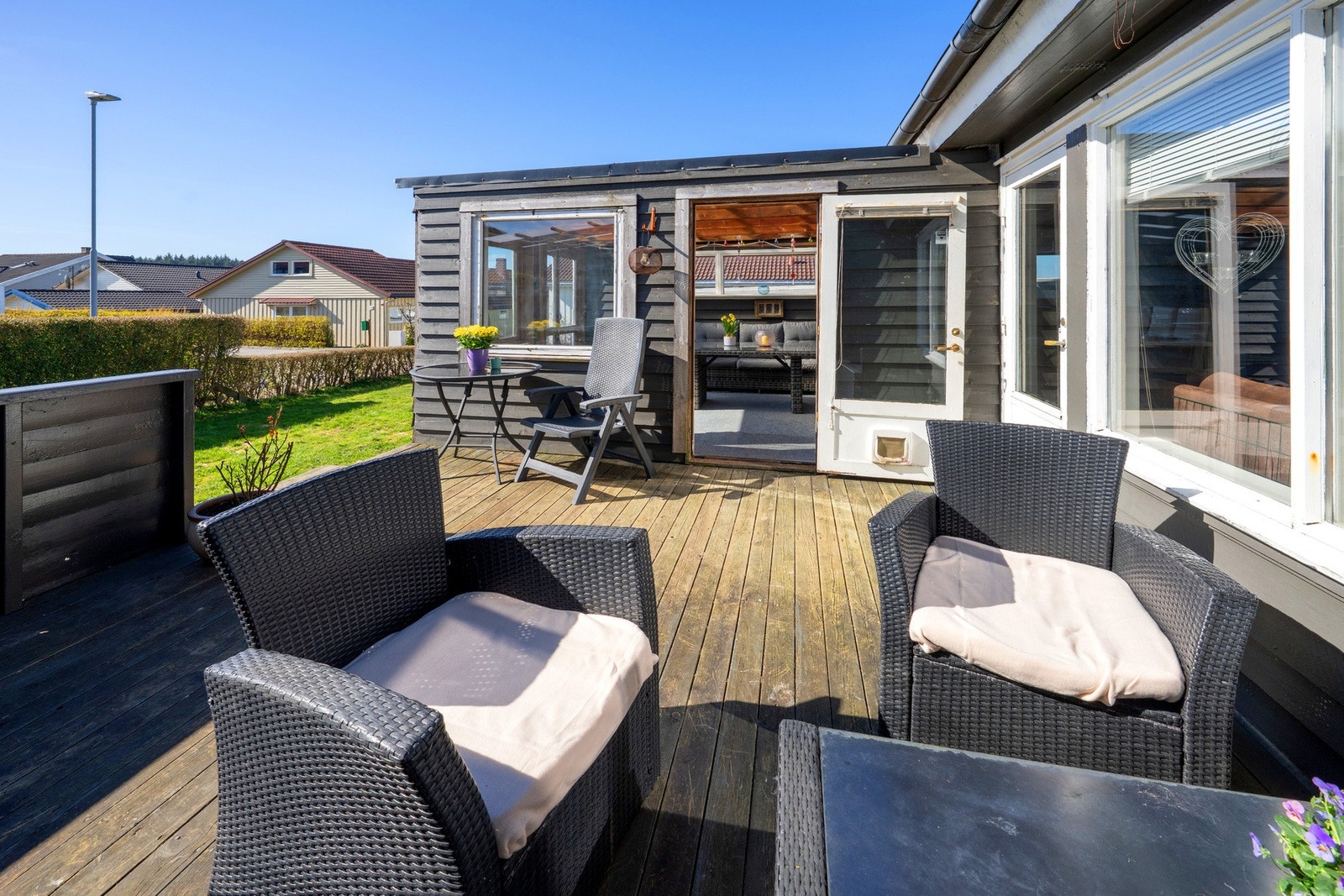 Uteområdet er sørvendt og har fantastisk solforhold. Galleribilde