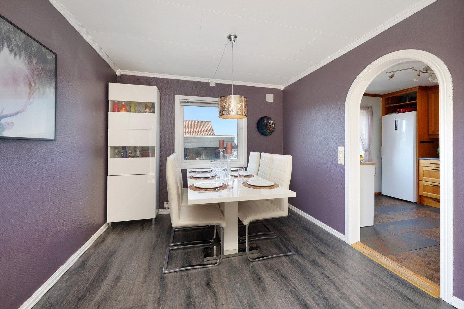 En hyggelig spisestue. Galleribilde