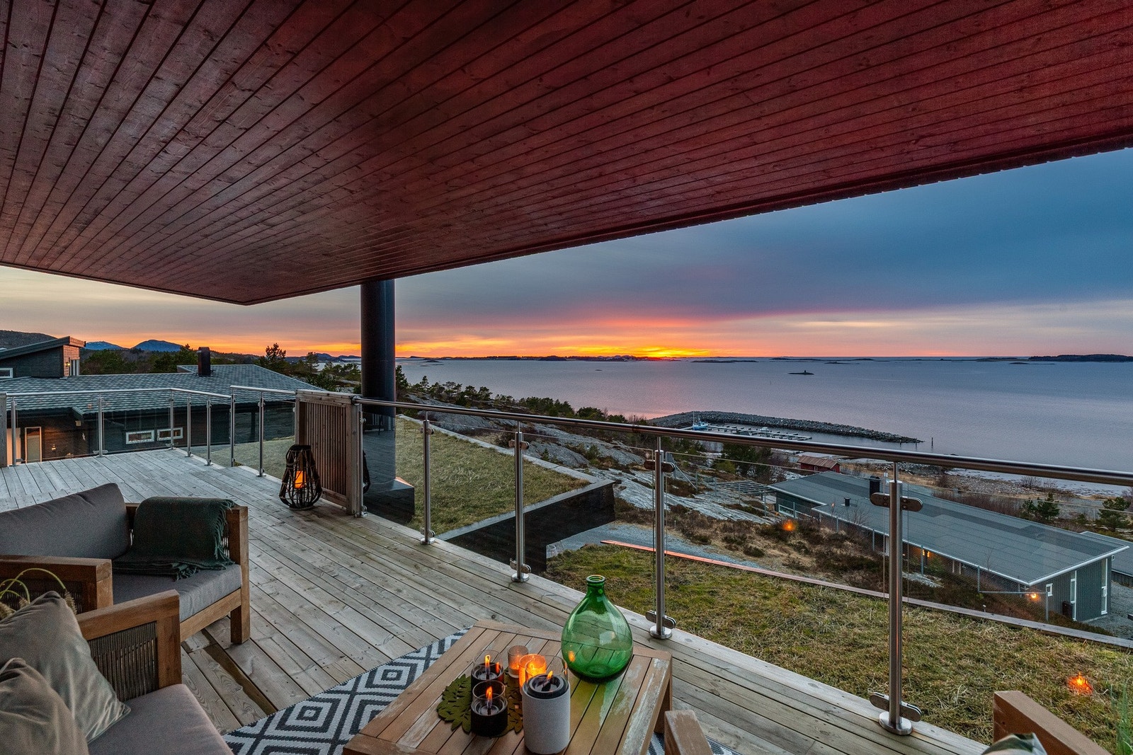 Her kan man nyte sene sommerkvelder mens man ser på solnedgangen Galleribilde