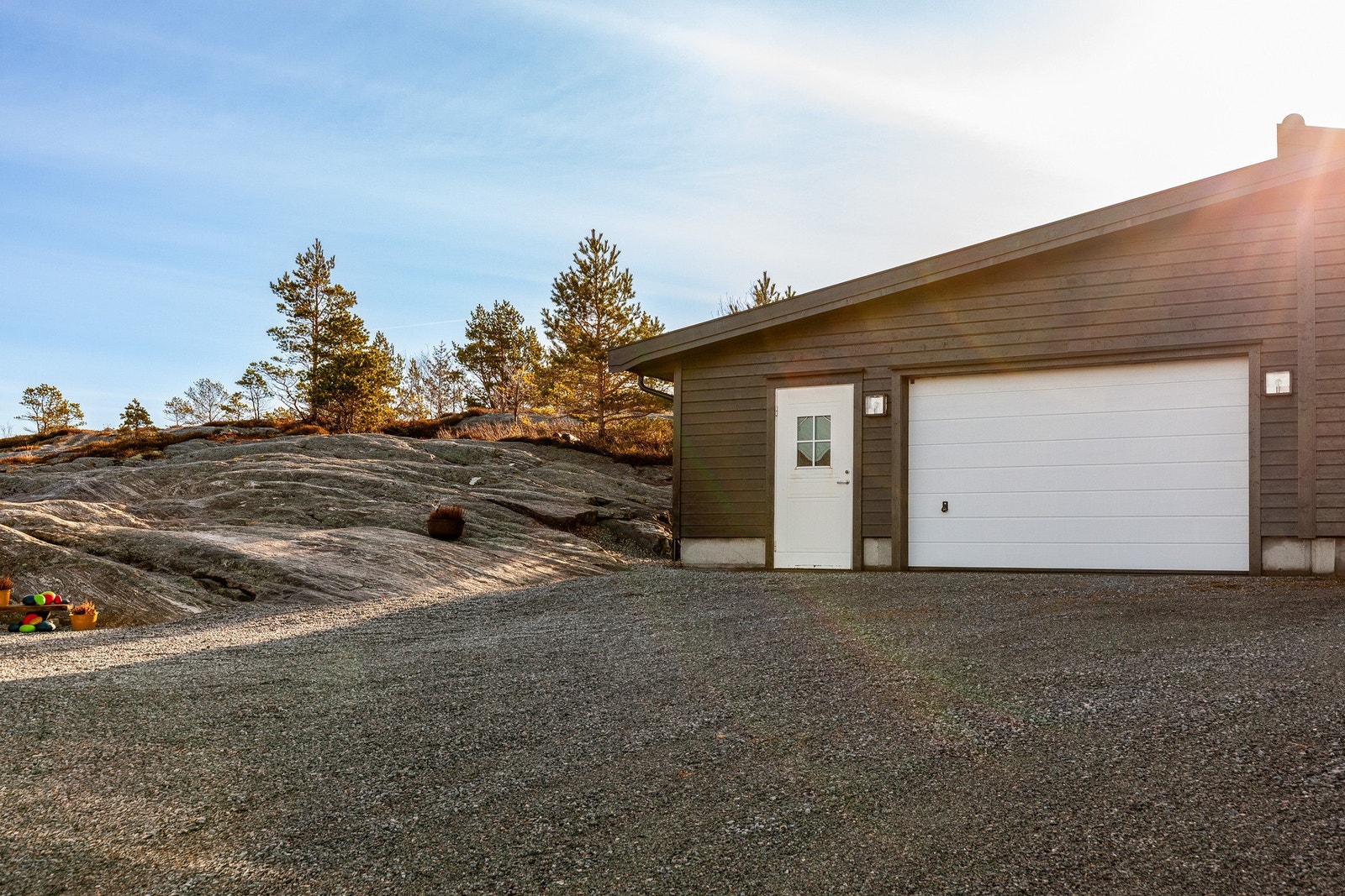 Garasje, bygd sammen med nabo. Galleribilde