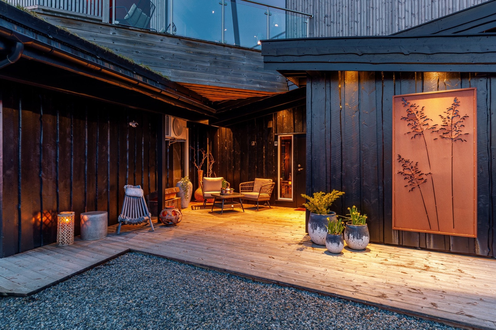 Inngangsparti kveldstid Galleribilde