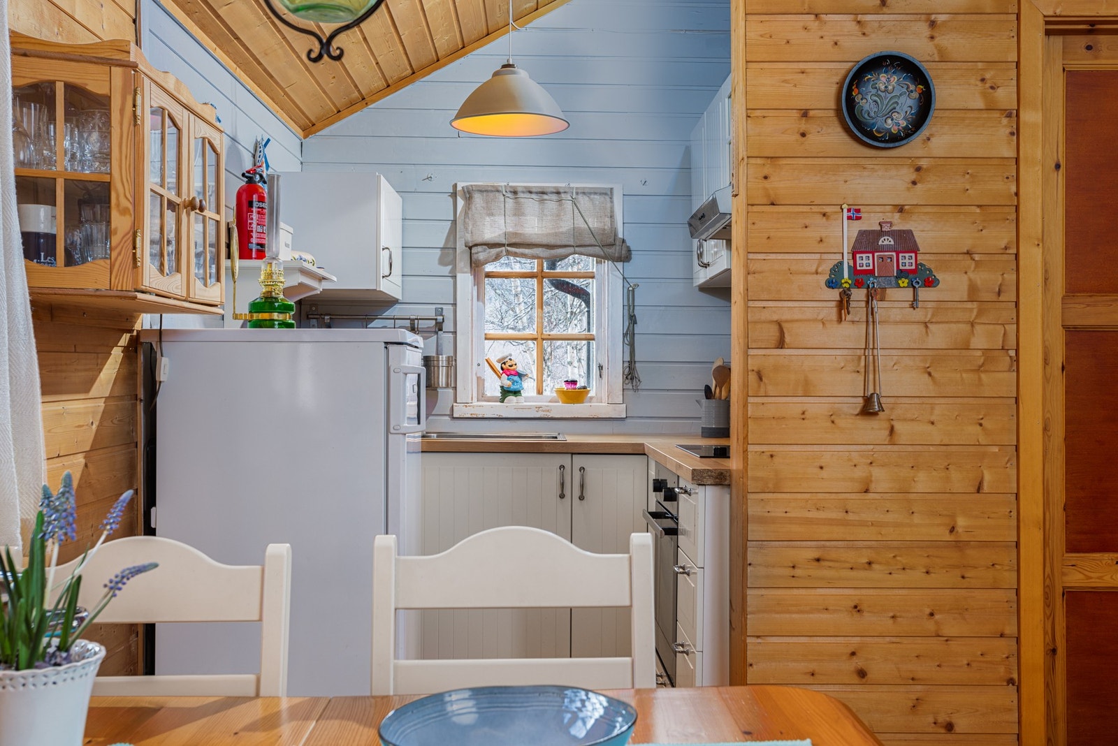 Kjøkkenet har en koselig og tidløst utstråling. Galleribilde