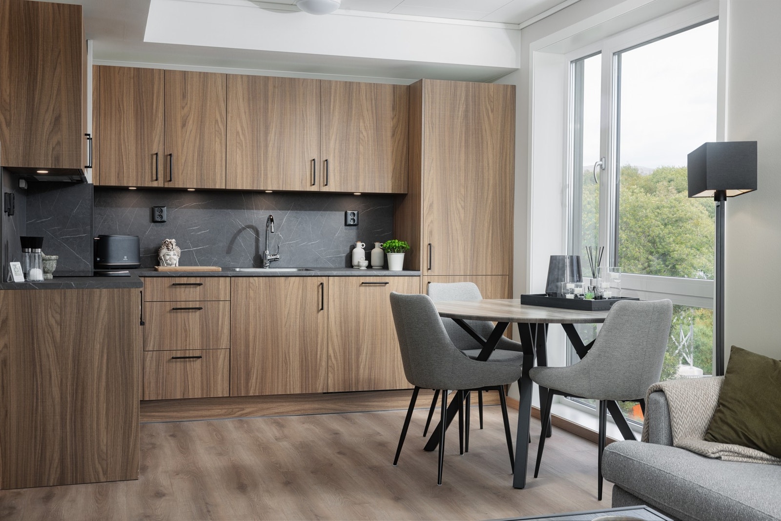 Vakre, moderne overflater med gode oppgraderinger under oppføring. Galleribilde