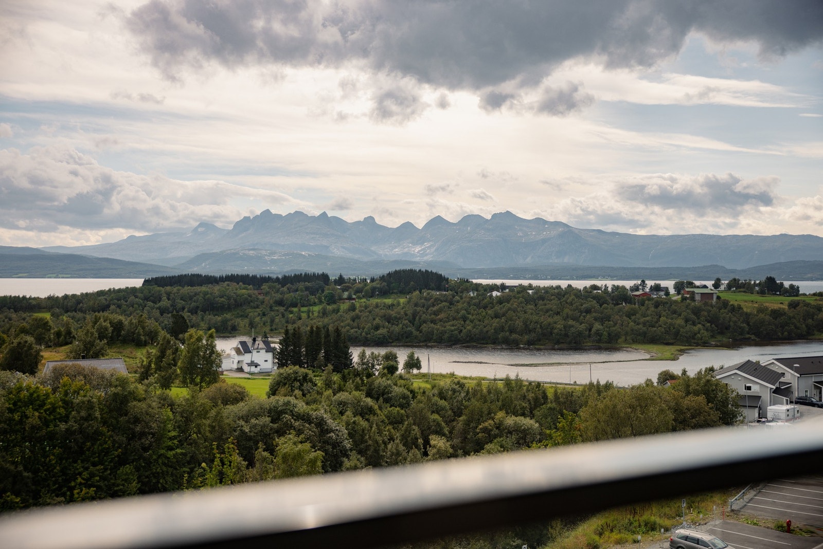 Nyt sikten mot Børvasstindan og den vakre naturen som omringer. Galleribilde