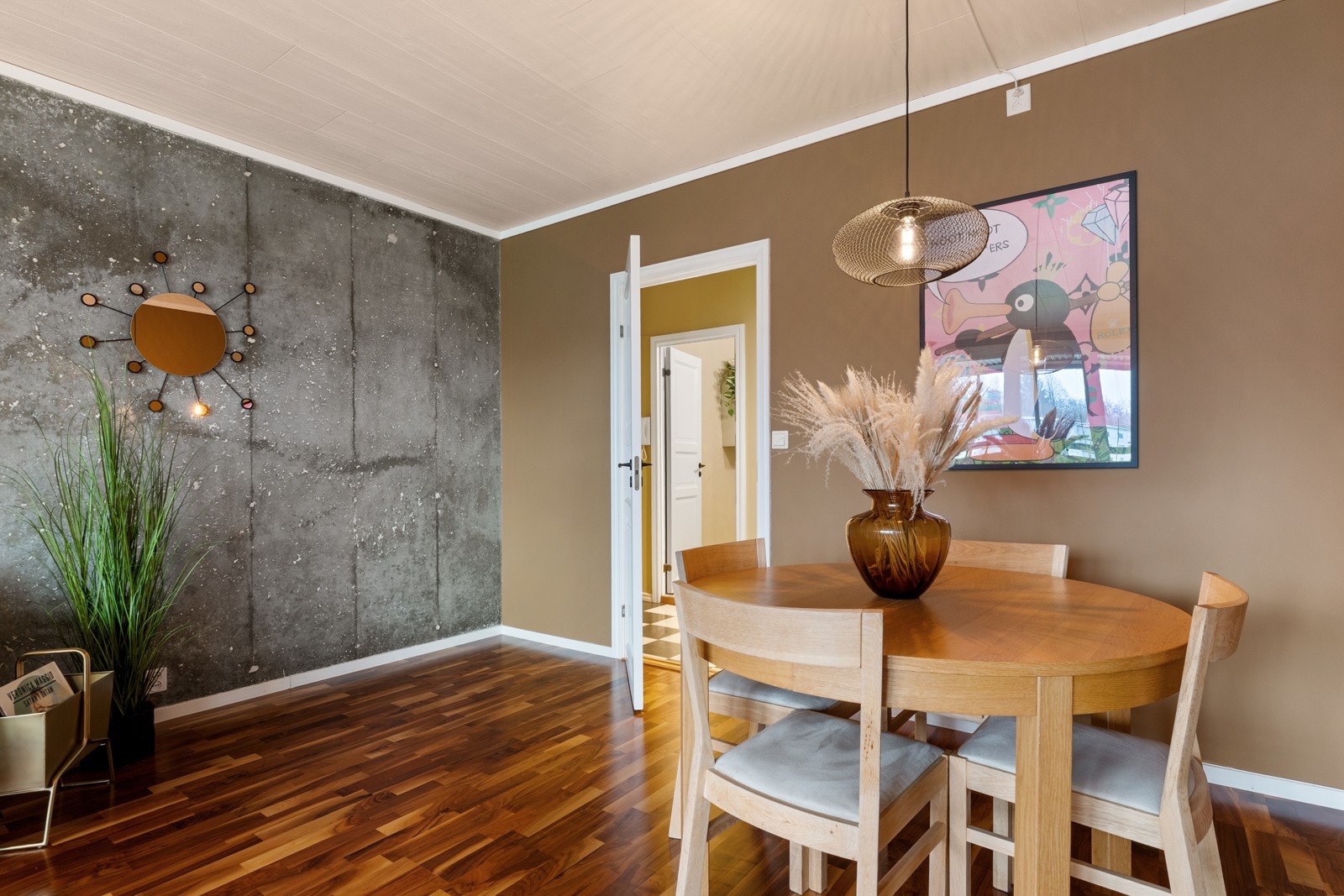 Behagelige farger på veggene. Galleribilde