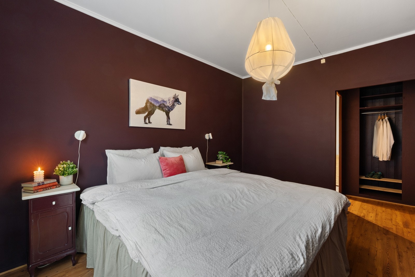 Her ser en boligens hovedsoverom. Galleribilde