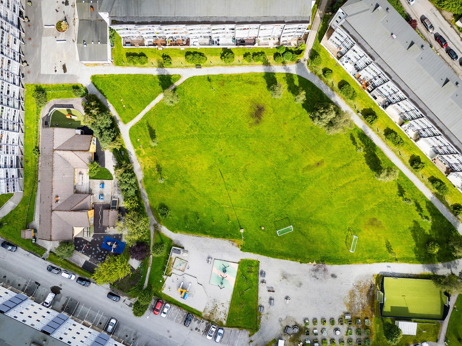 Det er et flott felles uteområde på eiendommen. Galleribilde