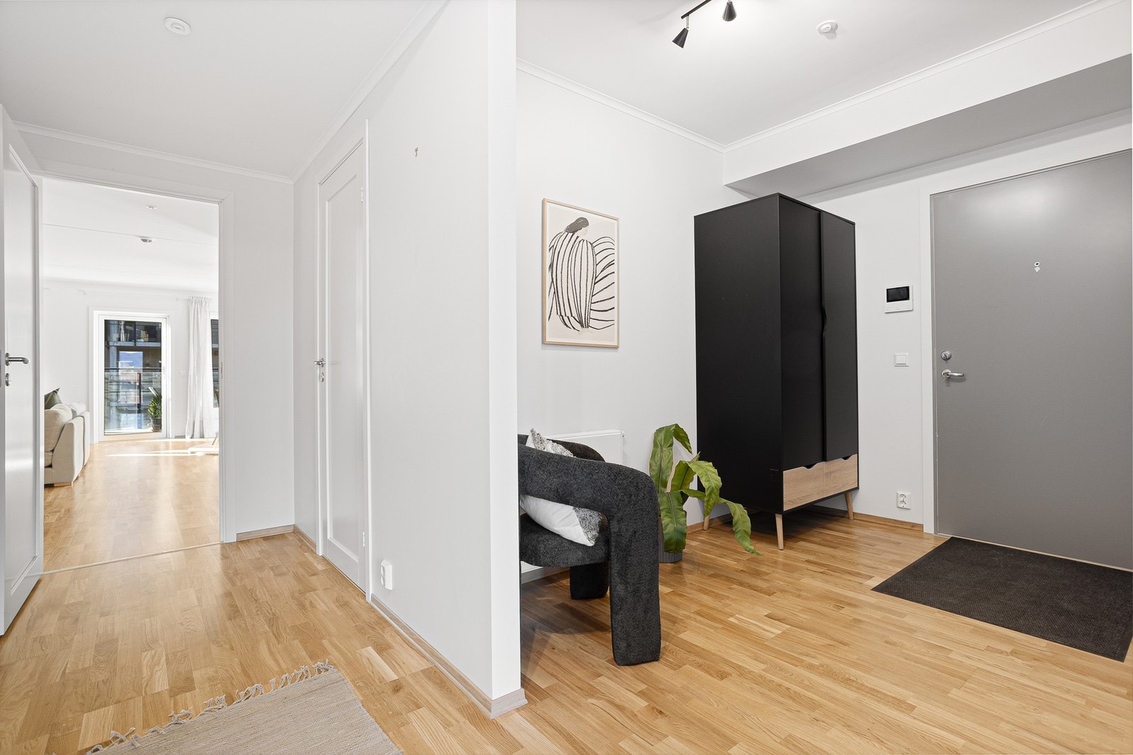 Det er god plass til garderobesystem i gangen. Galleribilde