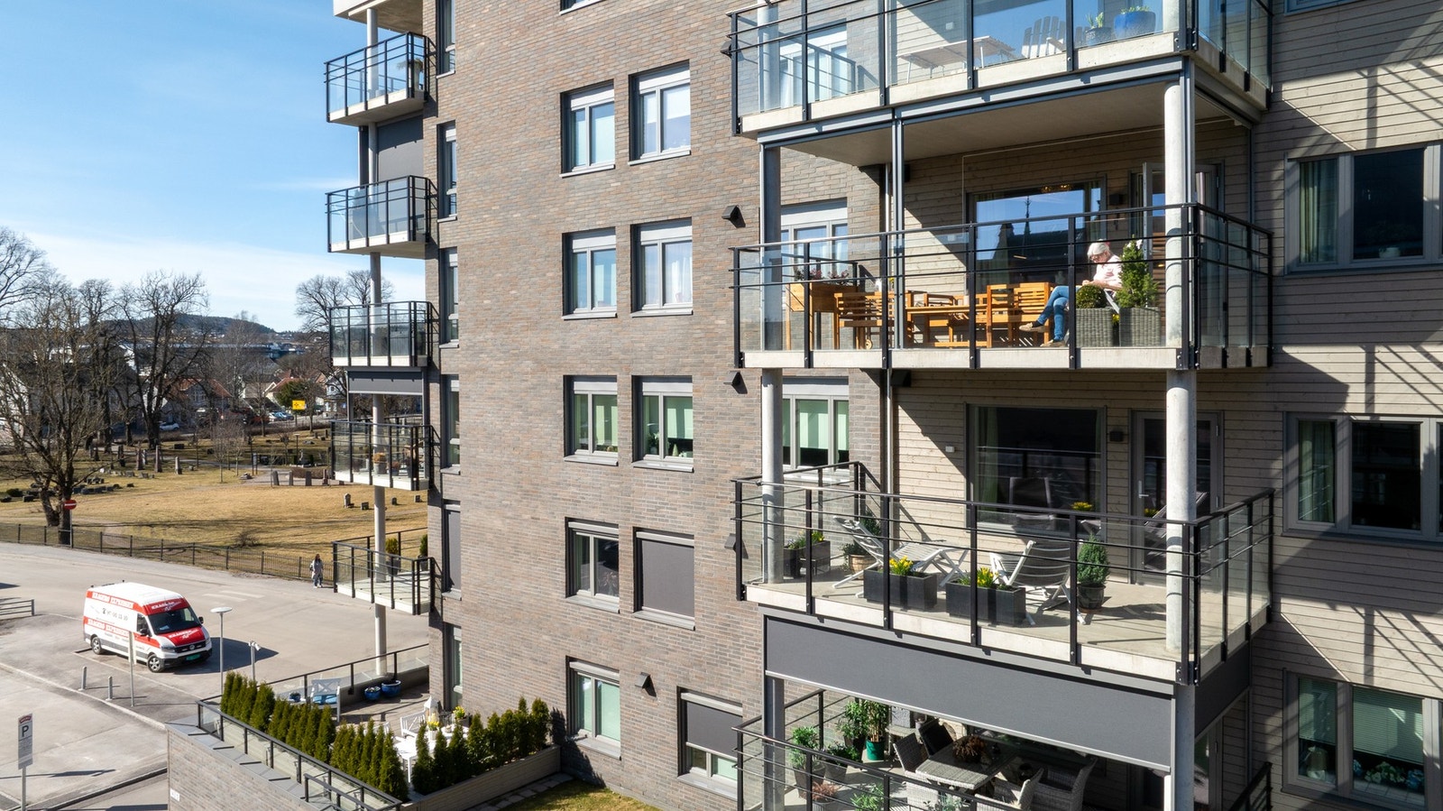 Med to romslige balkonger får du ikke bare en sentral beliggenhet Galleribilde