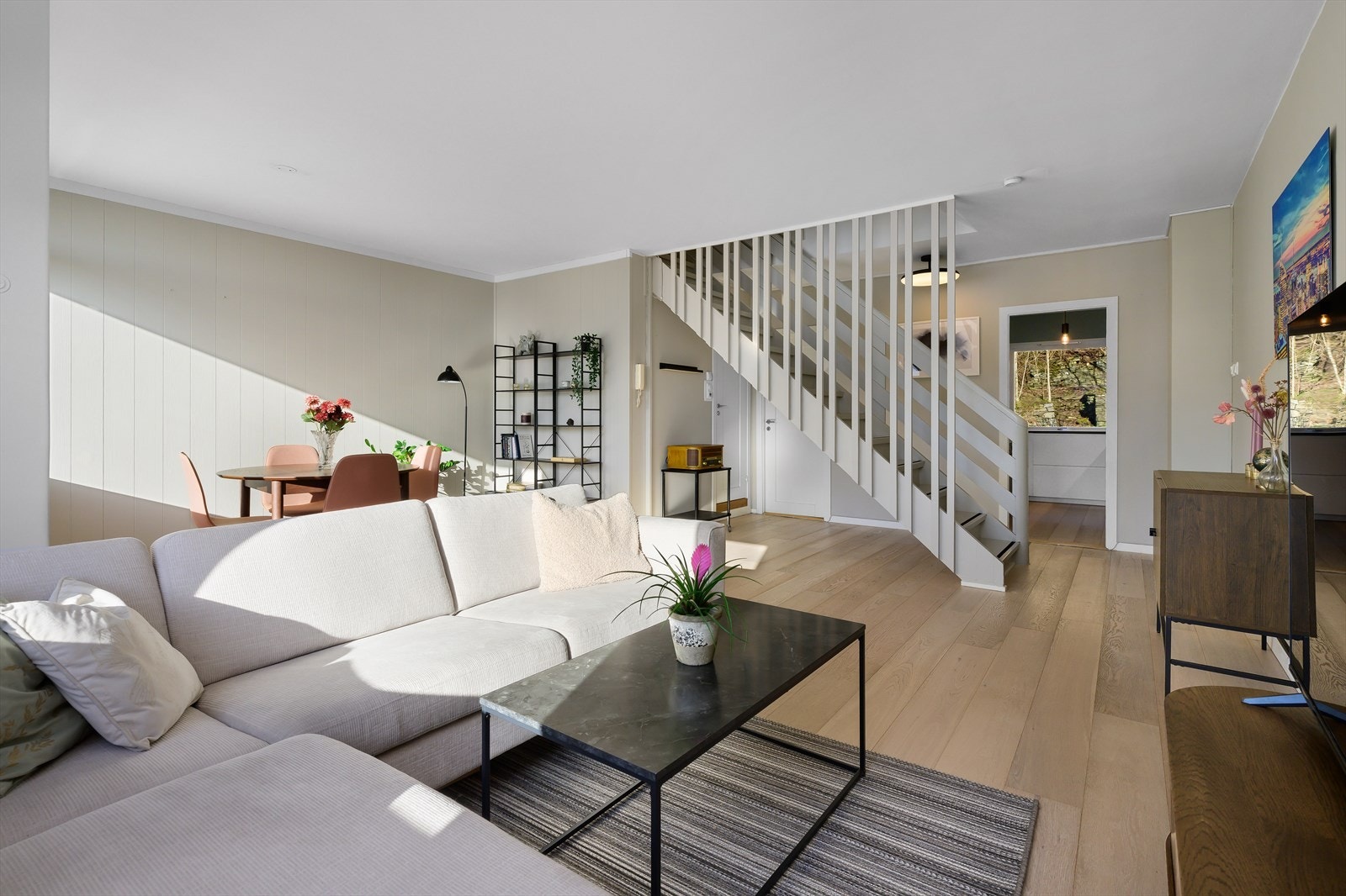 Leiligheten er over 2 plan Galleribilde