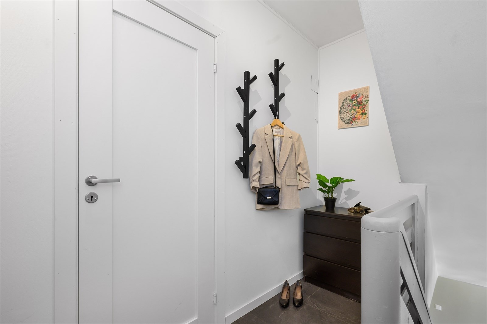 Gang med dør inn til soverom 2 Galleribilde