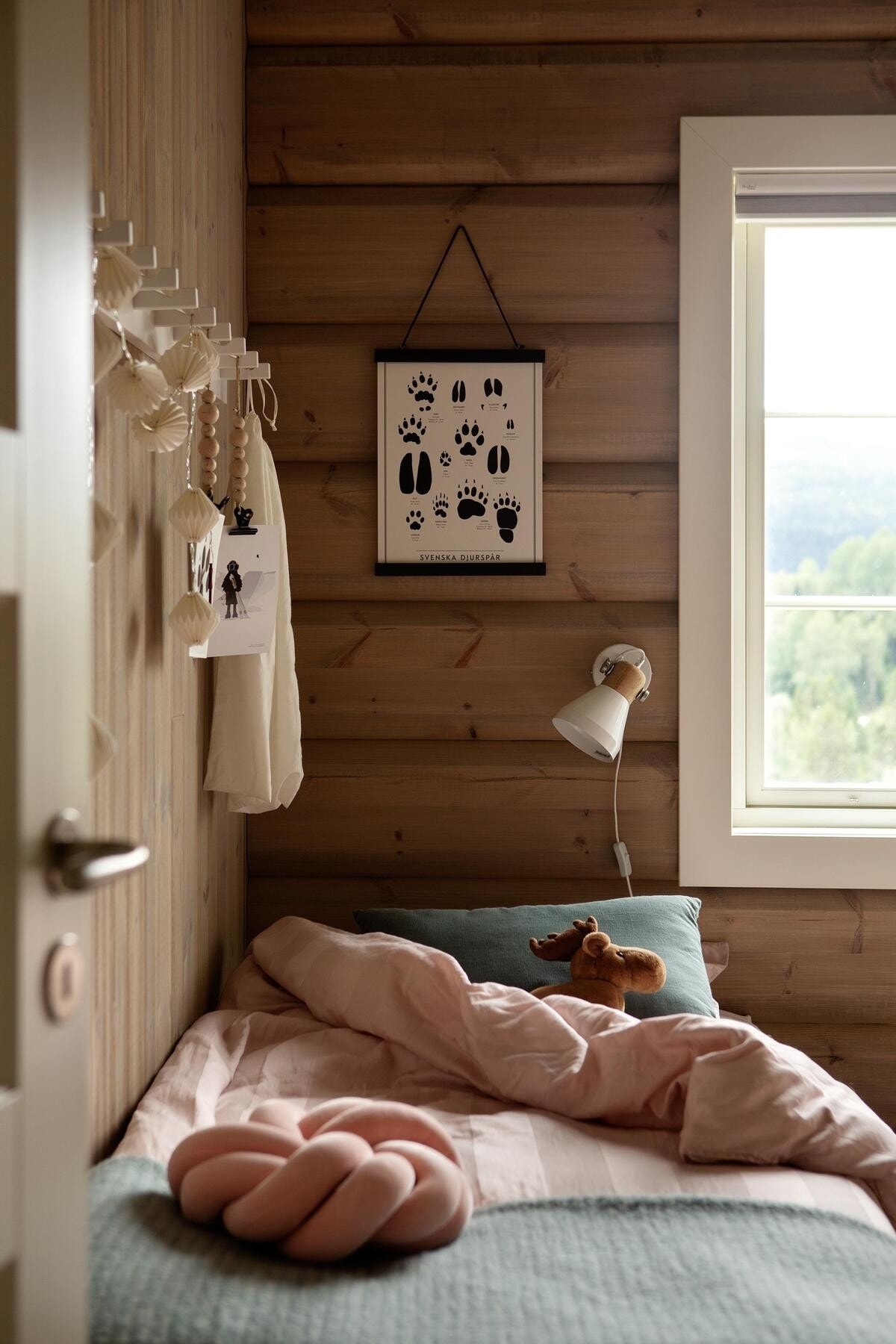 Hyttemodellen har 3 romslige soverom. Foto fra en tilsvarende modell. Galleribilde