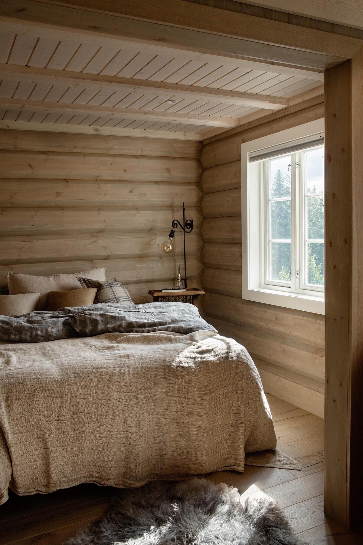 Hyttemodellen har 3 romslige soverom. Foto fra en tilsvarende modell. Galleribilde