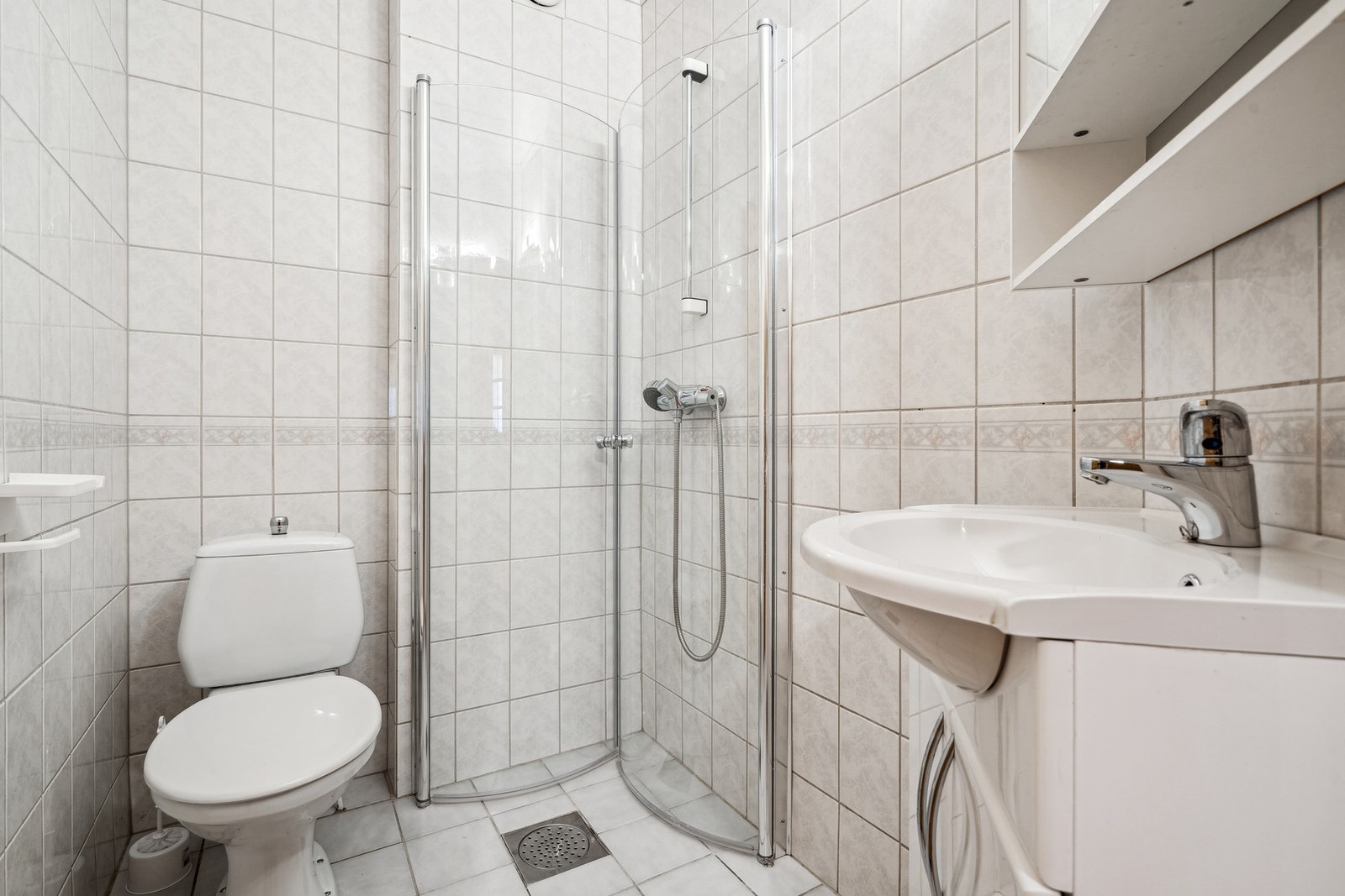 Helfliset bad i 1. etasjen. Galleribilde