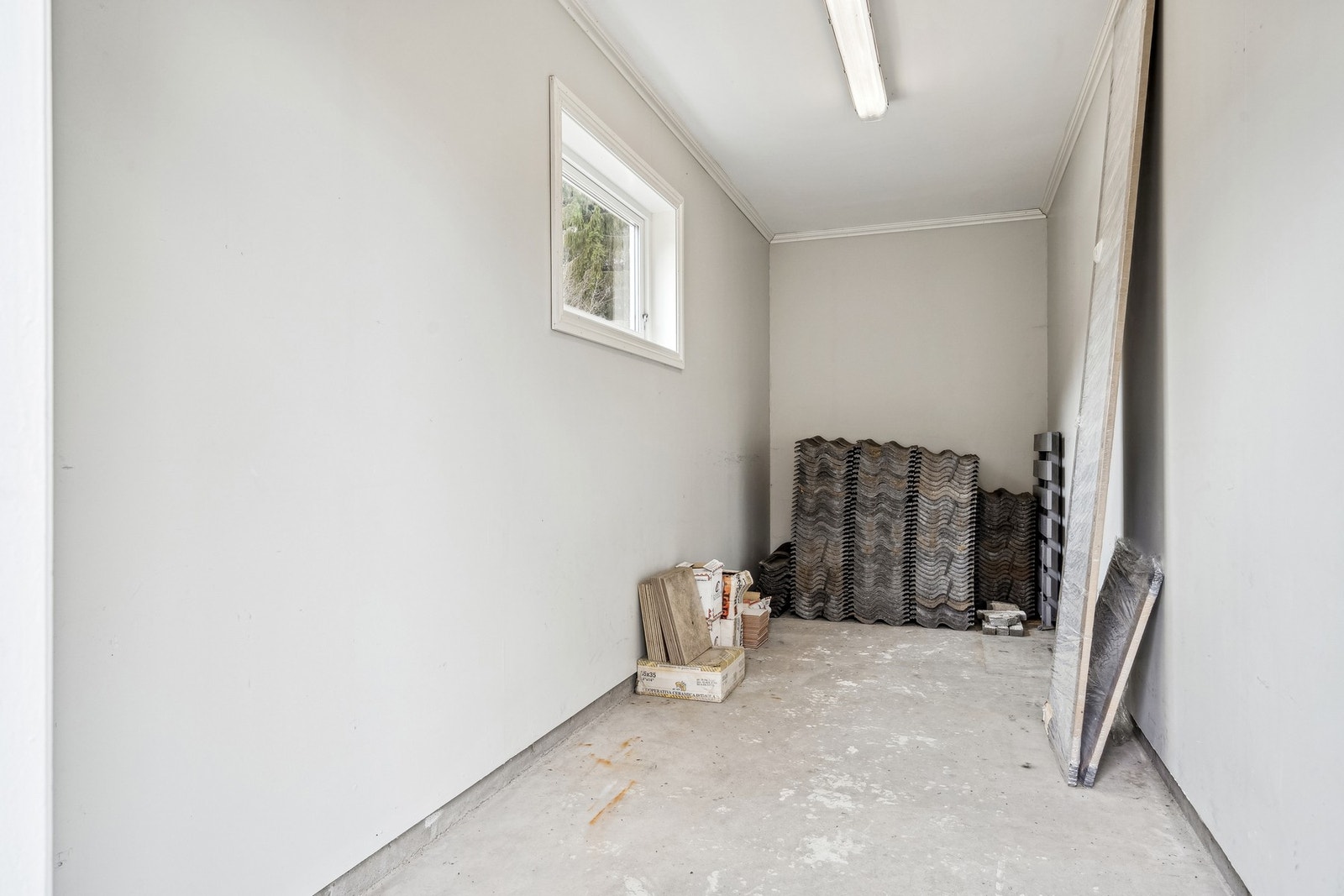 Bod i garasjen. Galleribilde