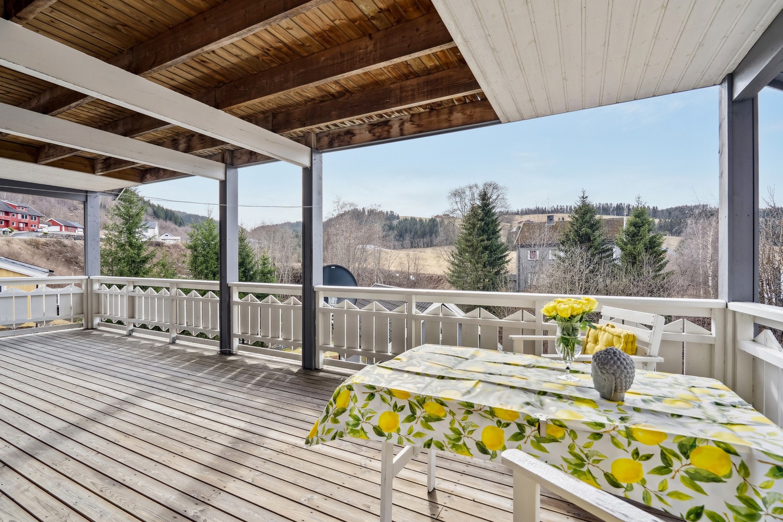 Her er det god plass til utemøbler hvor man kan nyte solen. Galleribilde