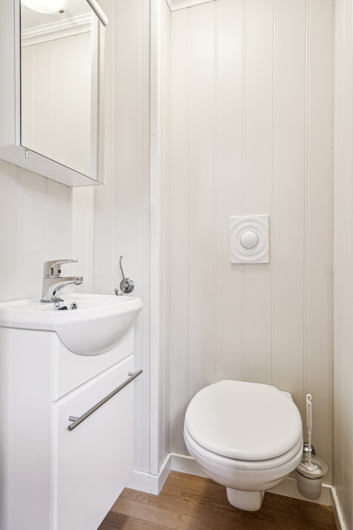 Separat toalett i sokkeletasjen. Galleribilde