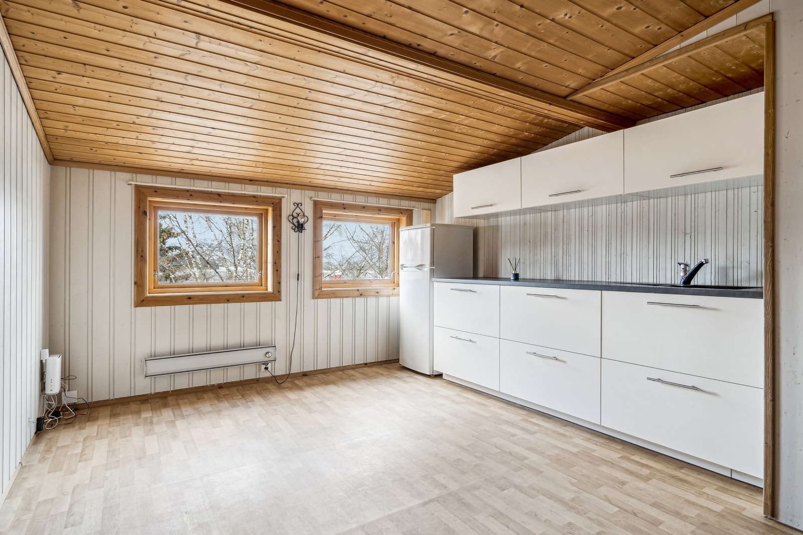 Kjøkken i loftetasjen på 16,8 kvm. Galleribilde