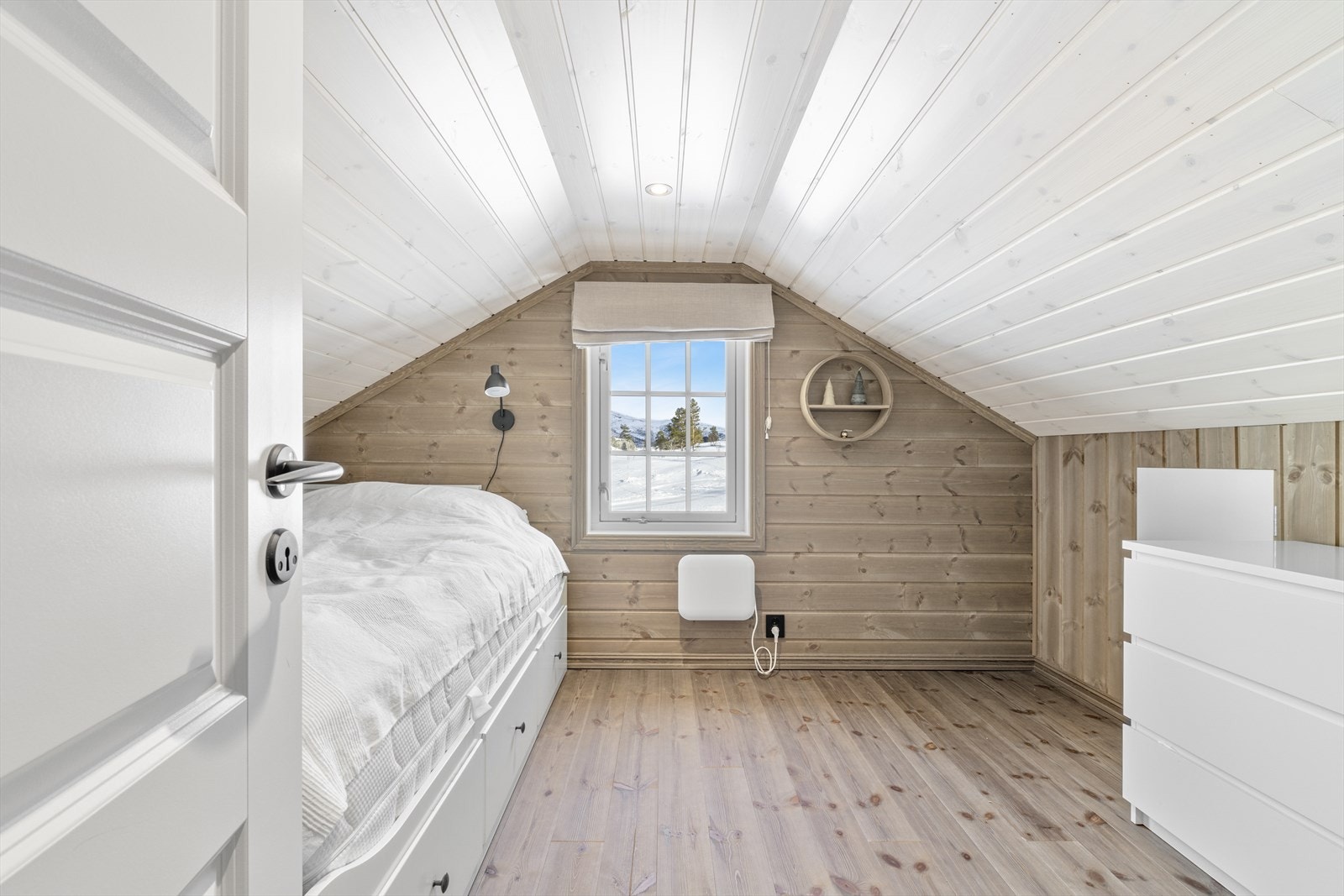 I loftsetasjen finner du to rom brukt som soverom, som gir en koselig atmosfære Galleribilde