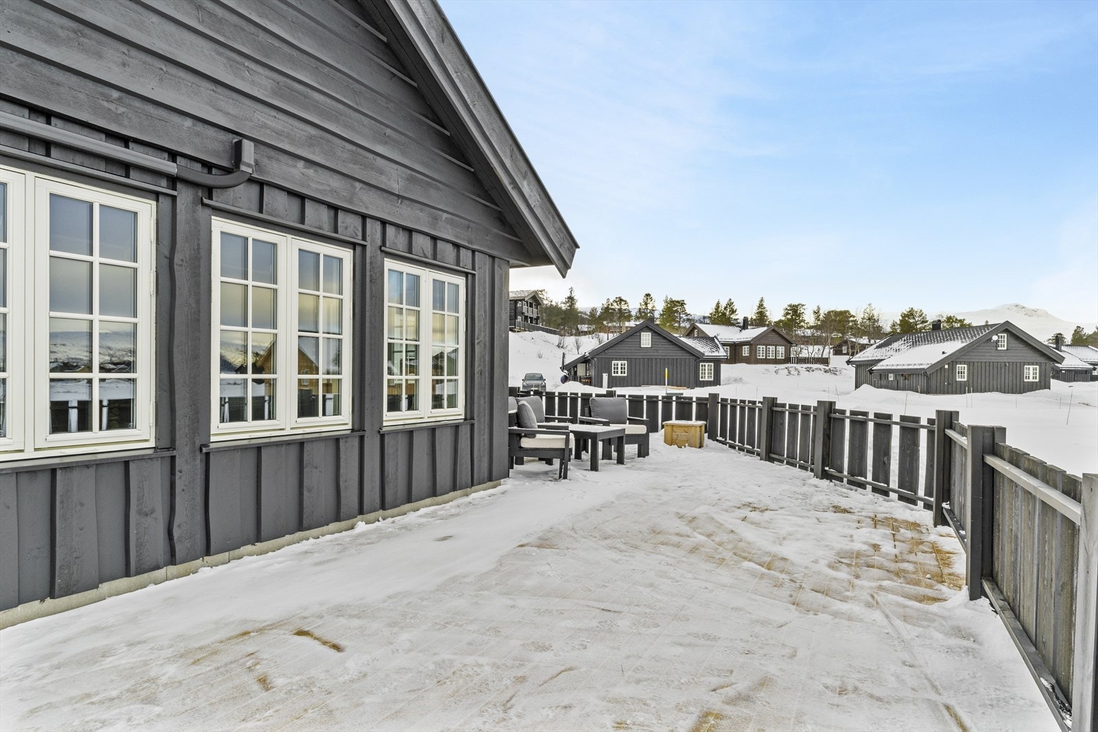 Utgang til terrassen fra stuen Galleribilde