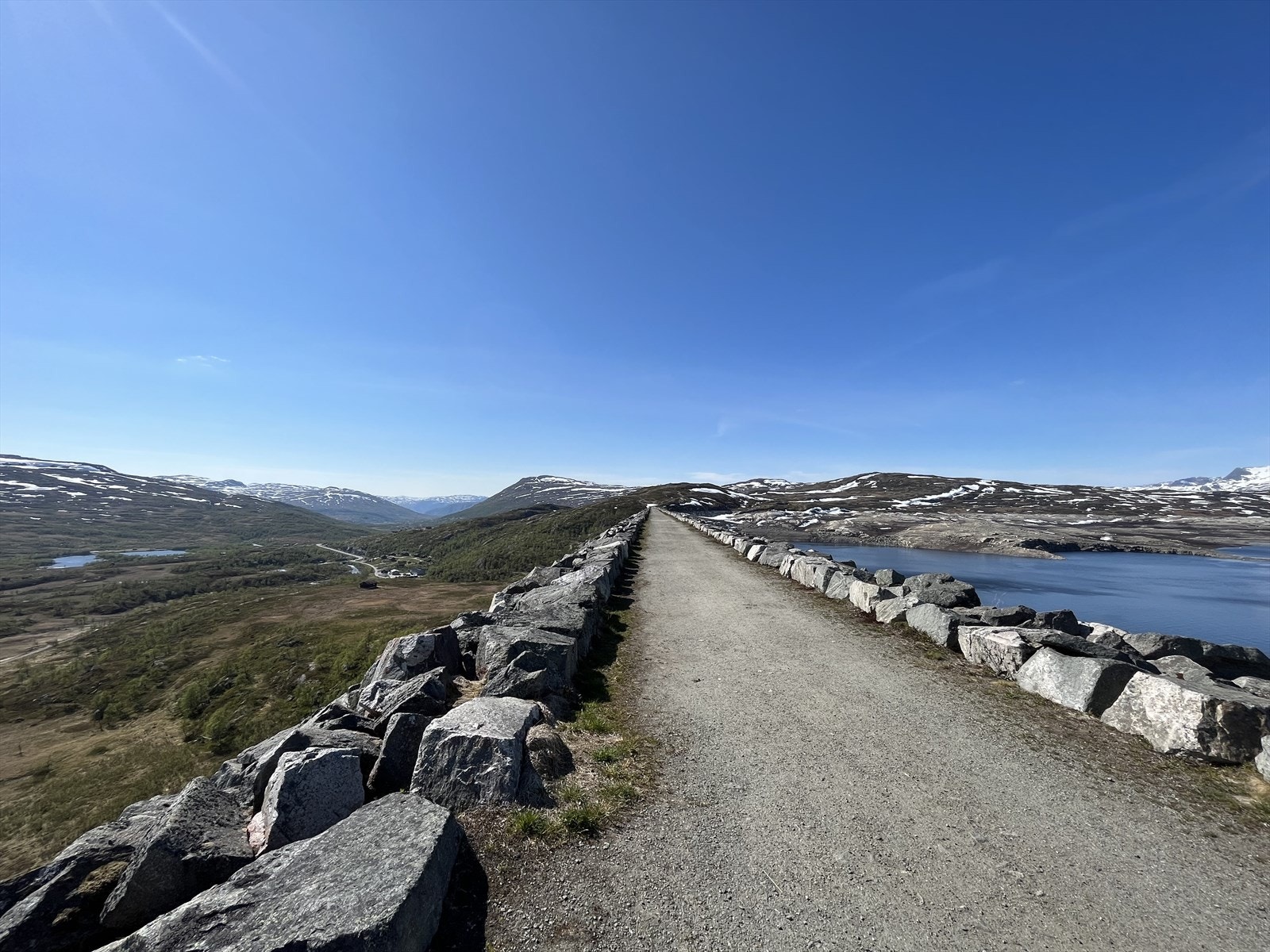 Sysendammen er ikke langt fra eiendommen, et godt utgangspunkt for tur videre innover i området Galleribilde