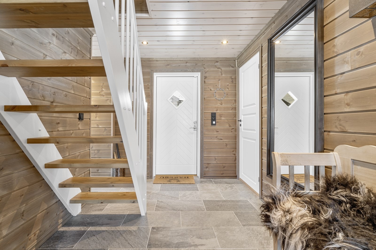 Velkommen inn! - Lys og innbydende entré Galleribilde