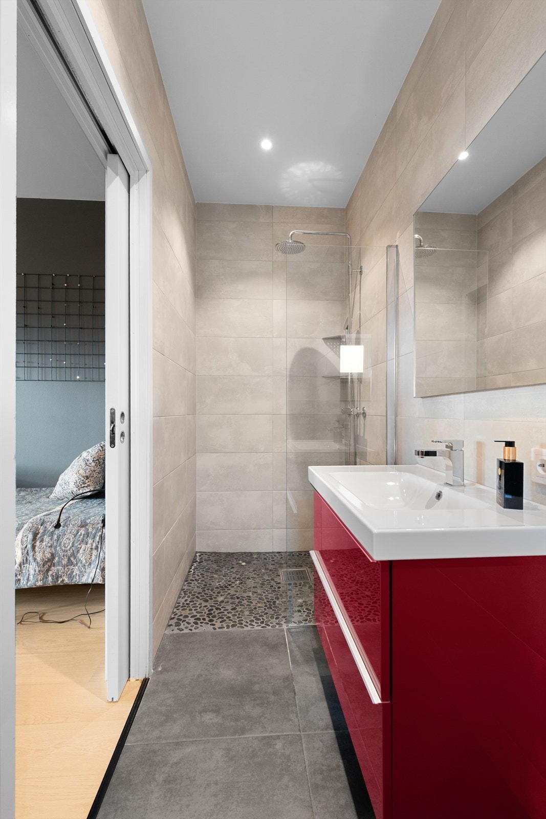 Bad tilknyttet soverom mot sydøst i 1. etasje Galleribilde