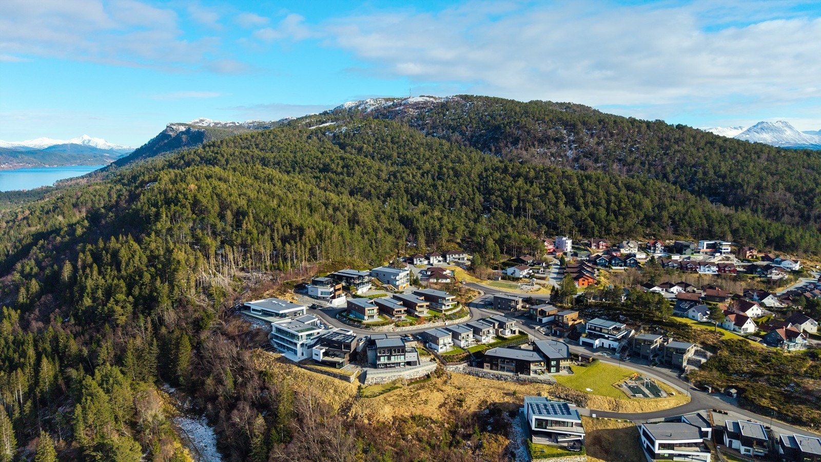 Dronebilde av boligområdet på Skåthaugen Galleribilde