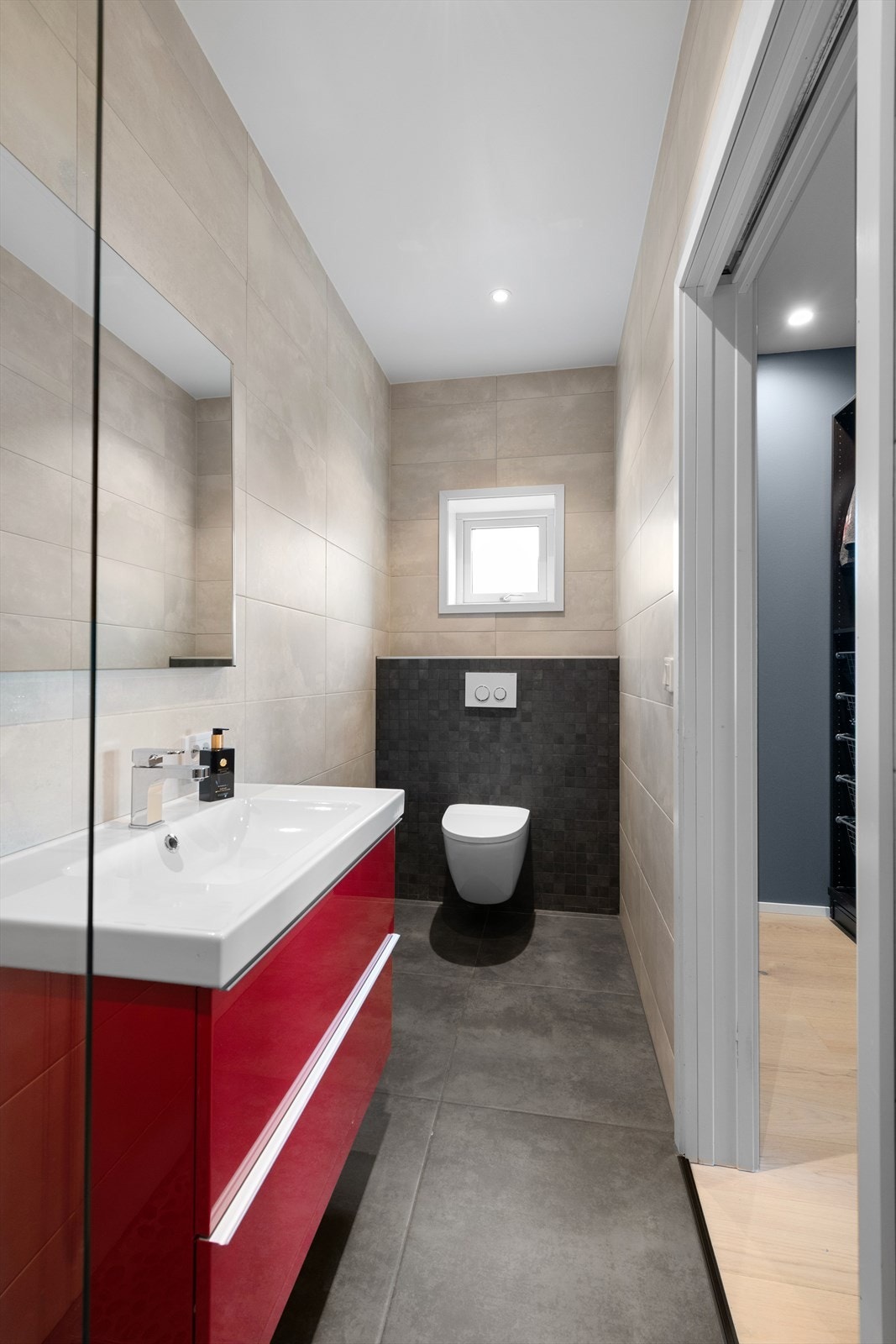 Bad tilnyttet soverom nr. 2 mot sydøst i 1. etasje Galleribilde