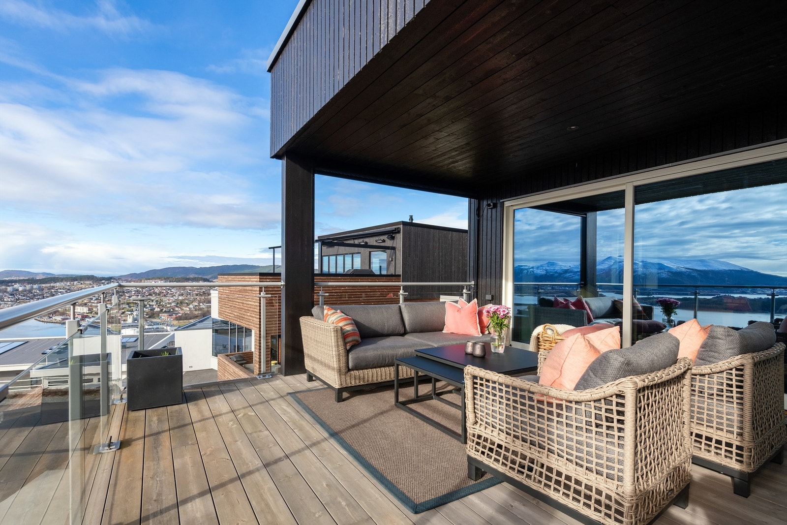 Overbygd del av balkongen mot sydvest Galleribilde