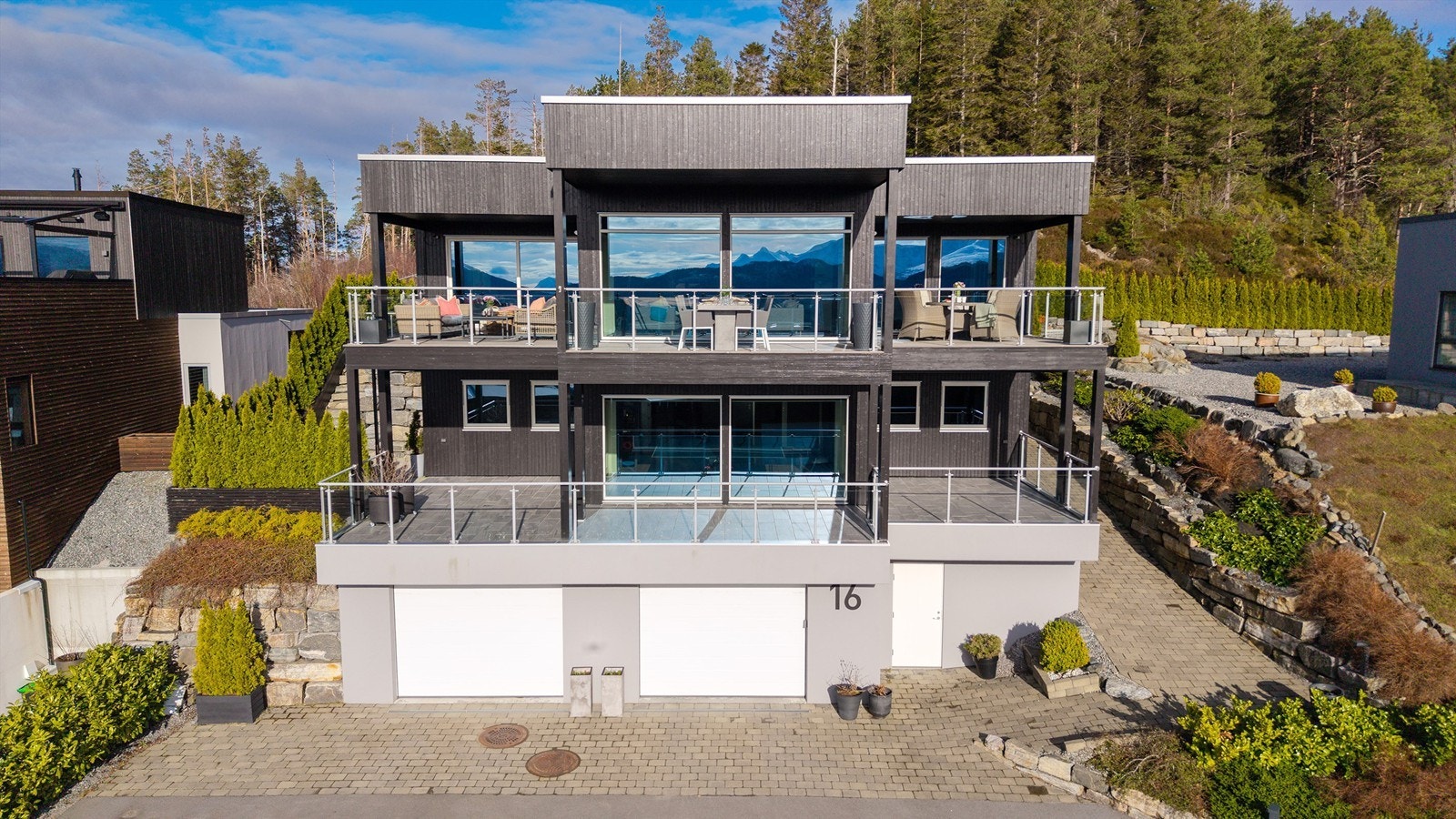 Velkommen til Rindehøgda 16 presentert av Krogsveen v/Eiendomsmegler/Partner Marit Stuen Aursnes Galleribilde