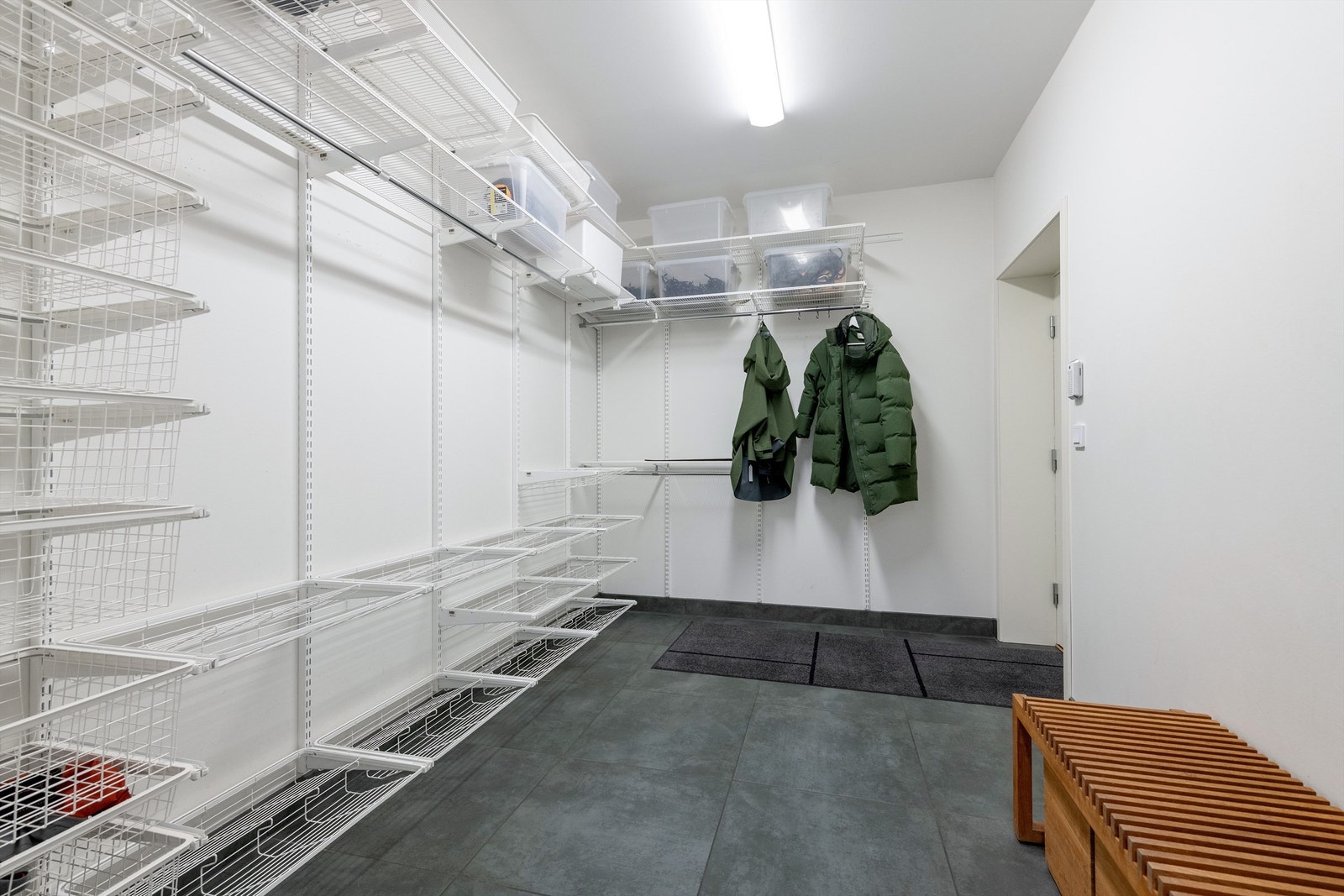 Garderoberom underetasje Galleribilde