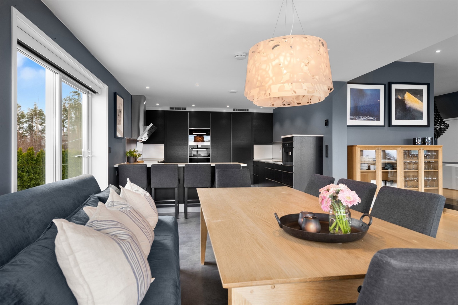 Fra spisestue mot kjøkken Galleribilde